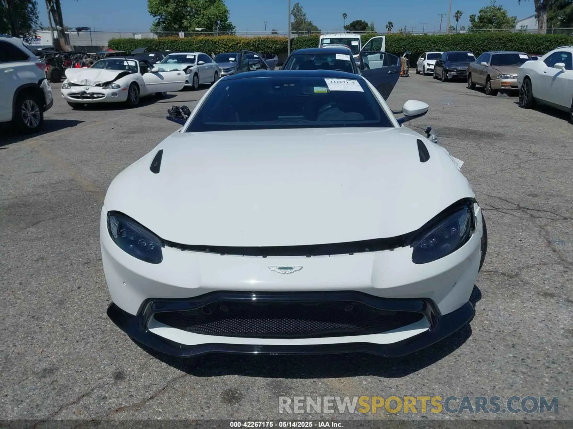 11 fotografías del automóvil dañado SCFSMGAW9LGN02883 ASTON MARTIN VANTAGE 2020