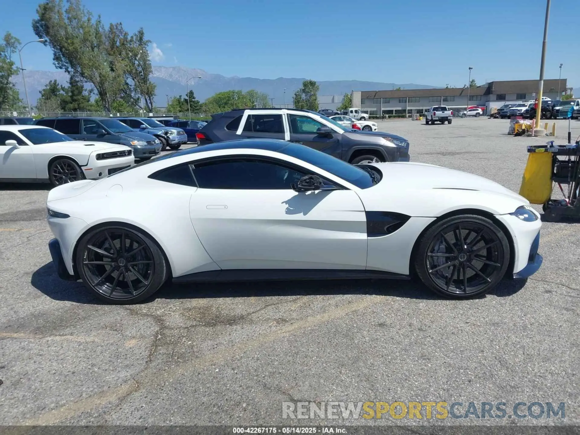 12 fotografías del automóvil dañado SCFSMGAW9LGN02883 ASTON MARTIN VANTAGE 2020