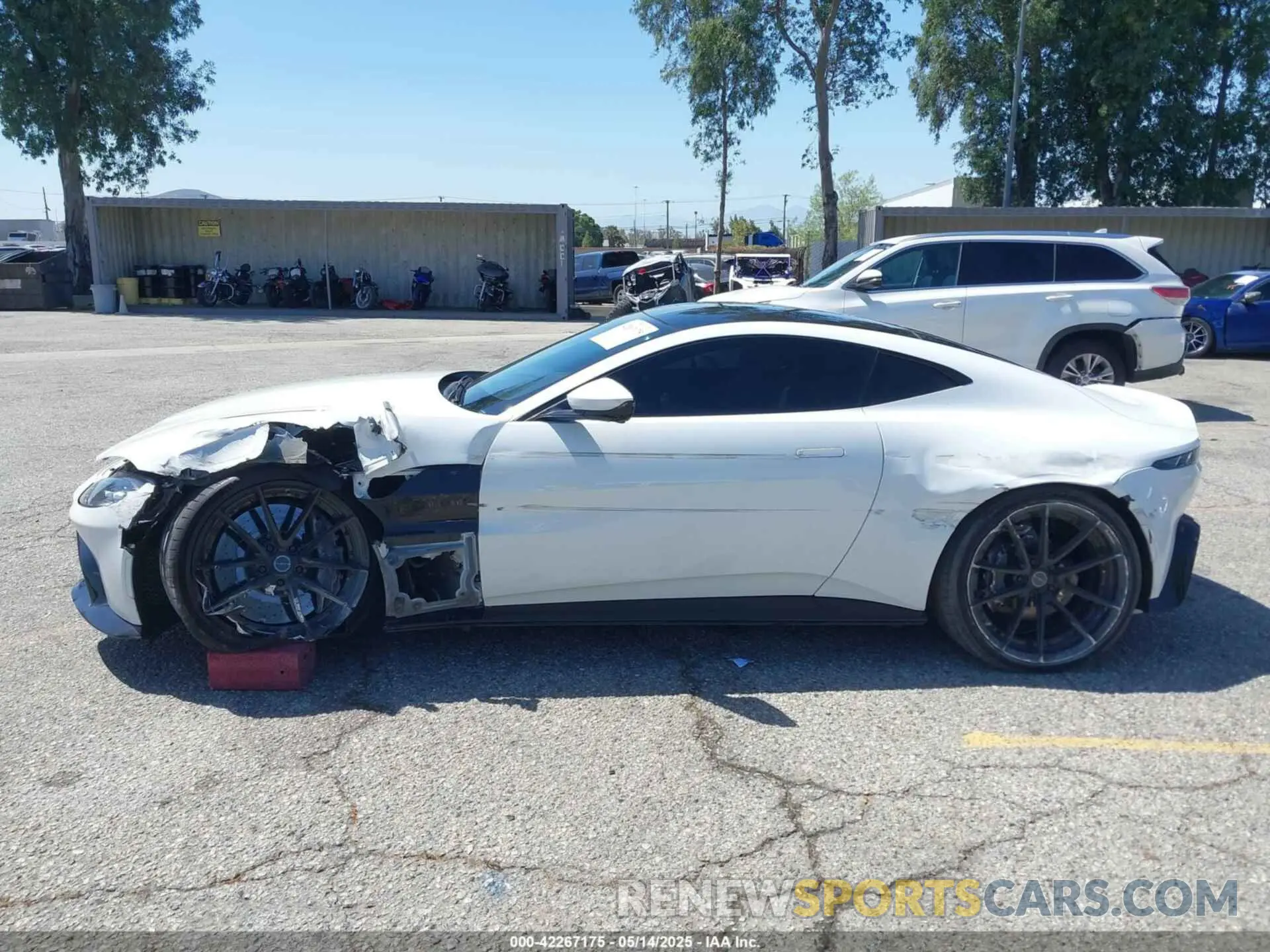 13 fotografías del automóvil dañado SCFSMGAW9LGN02883 ASTON MARTIN VANTAGE 2020