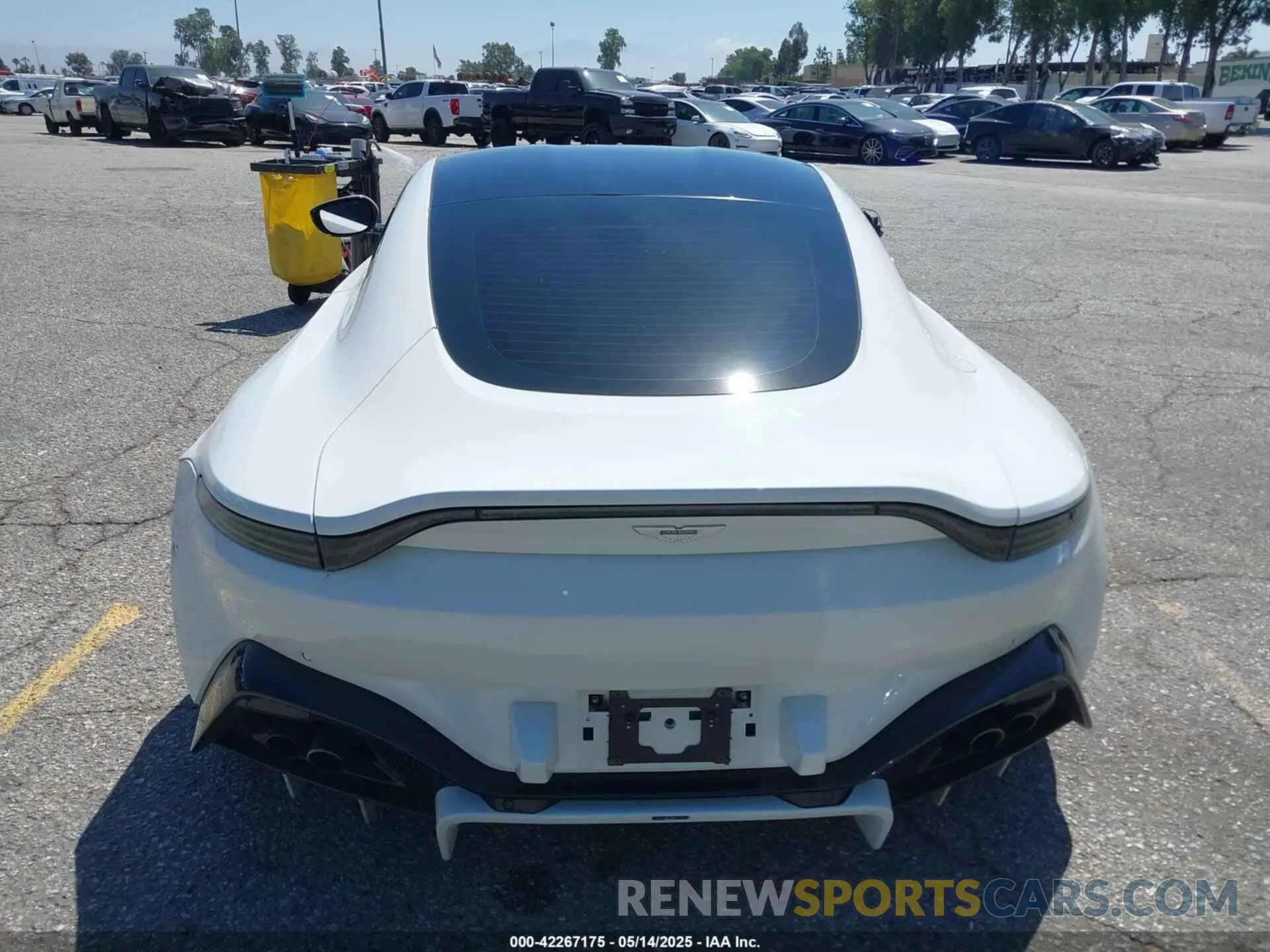 15 fotografías del automóvil dañado SCFSMGAW9LGN02883 ASTON MARTIN VANTAGE 2020