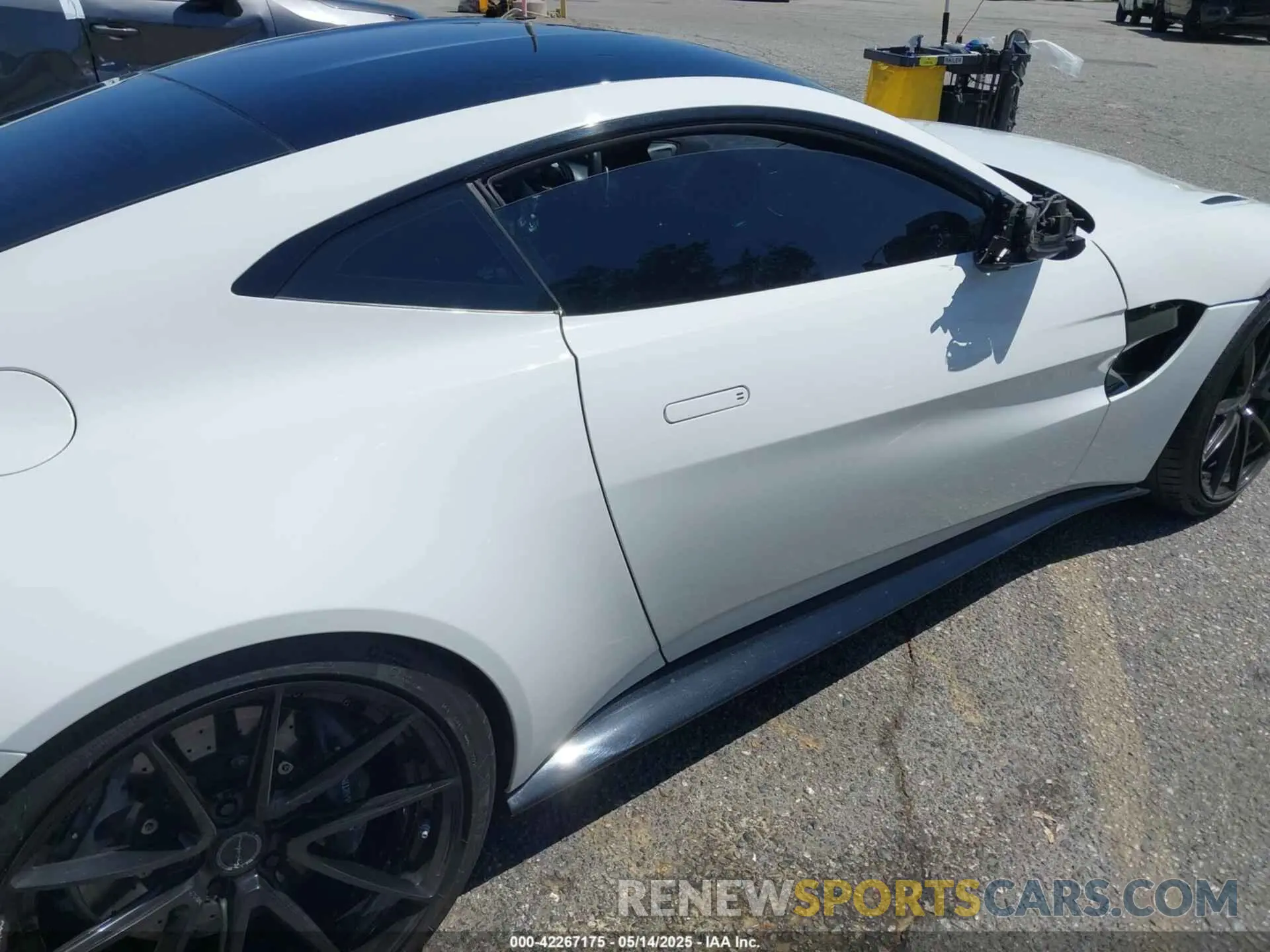 16 fotografías del automóvil dañado SCFSMGAW9LGN02883 ASTON MARTIN VANTAGE 2020