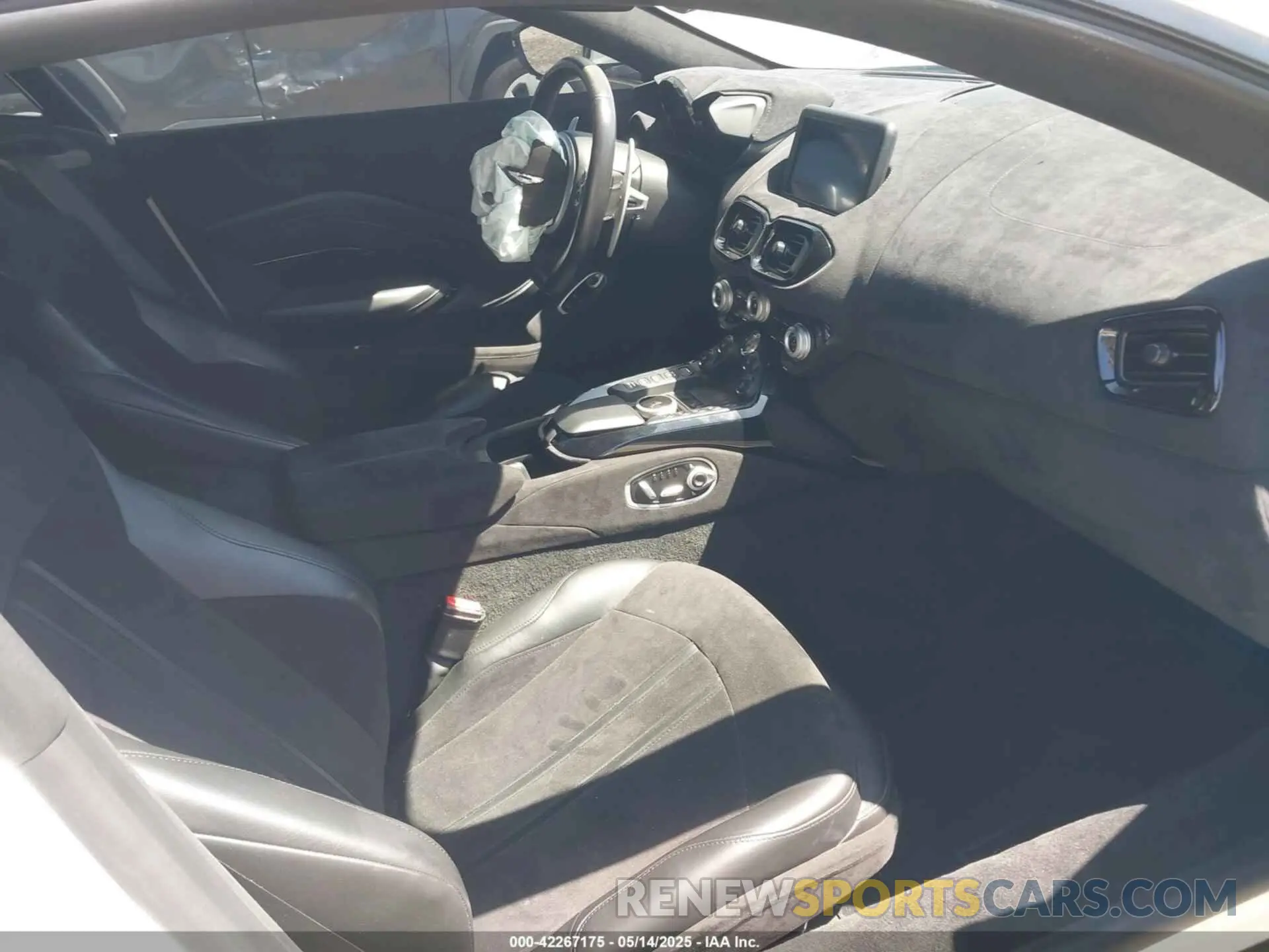 5 fotografías del automóvil dañado SCFSMGAW9LGN02883 ASTON MARTIN VANTAGE 2020