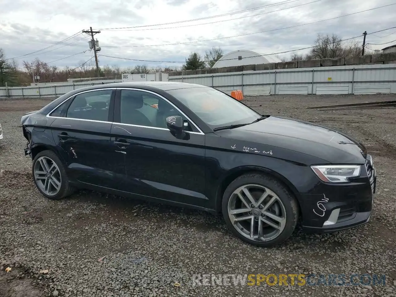 4 fotografías del automóvil dañado WAUAUGFF0K1009935 AUDI A3 2019