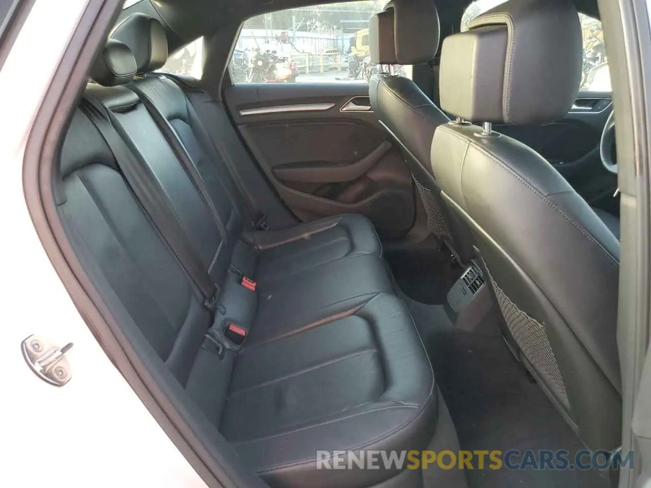 10 fotografías del automóvil dañado WAUAUGFF0KA107685 AUDI A3 2019