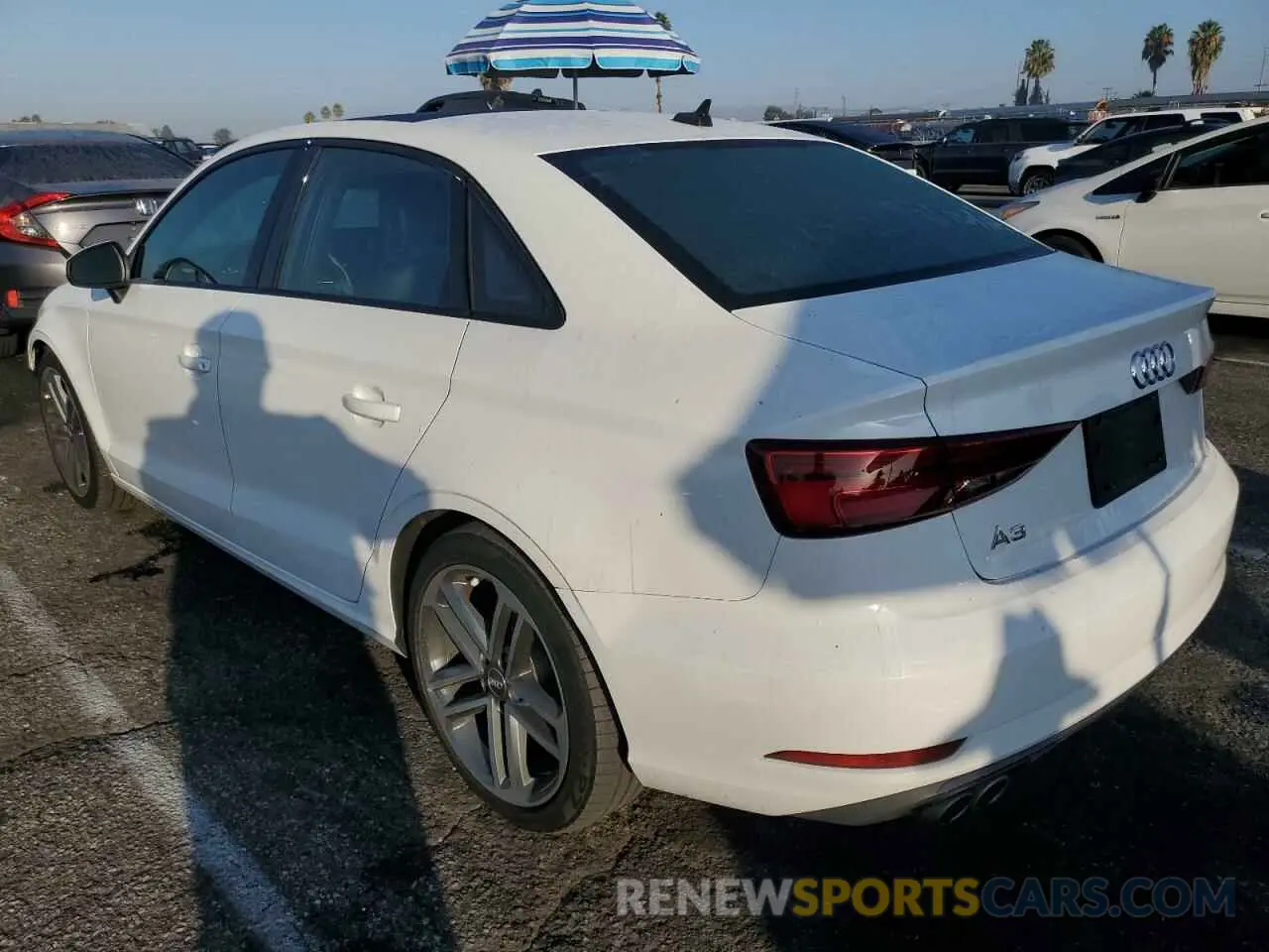 2 fotografías del automóvil dañado WAUAUGFF0KA107685 AUDI A3 2019