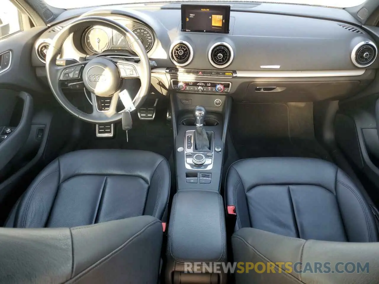 8 fotografías del automóvil dañado WAUAUGFF0KA107685 AUDI A3 2019