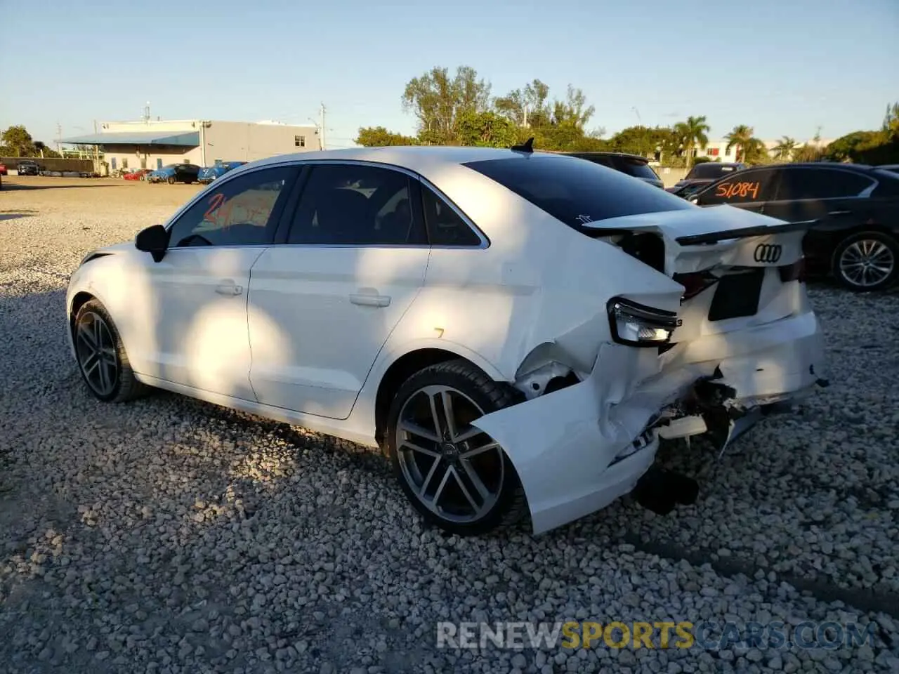 2 fotografías del automóvil dañado WAUAUGFF1K1011323 AUDI A3 2019