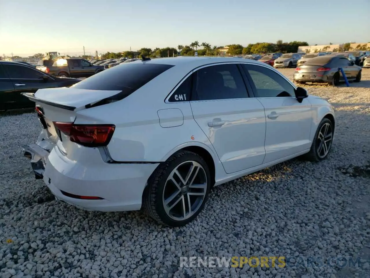 3 fotografías del automóvil dañado WAUAUGFF1K1011323 AUDI A3 2019