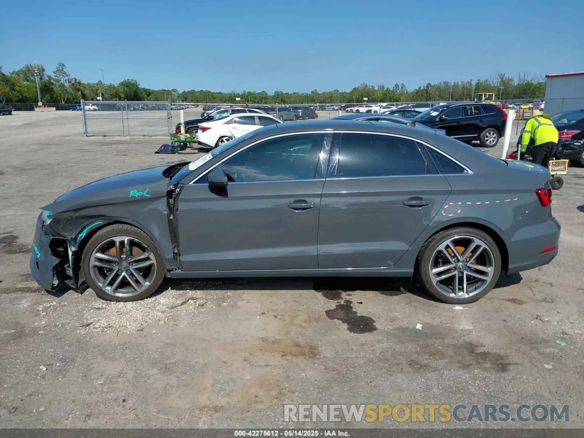 14 fotografías del automóvil dañado WAUAUGFF1K1014982 AUDI A3 2019