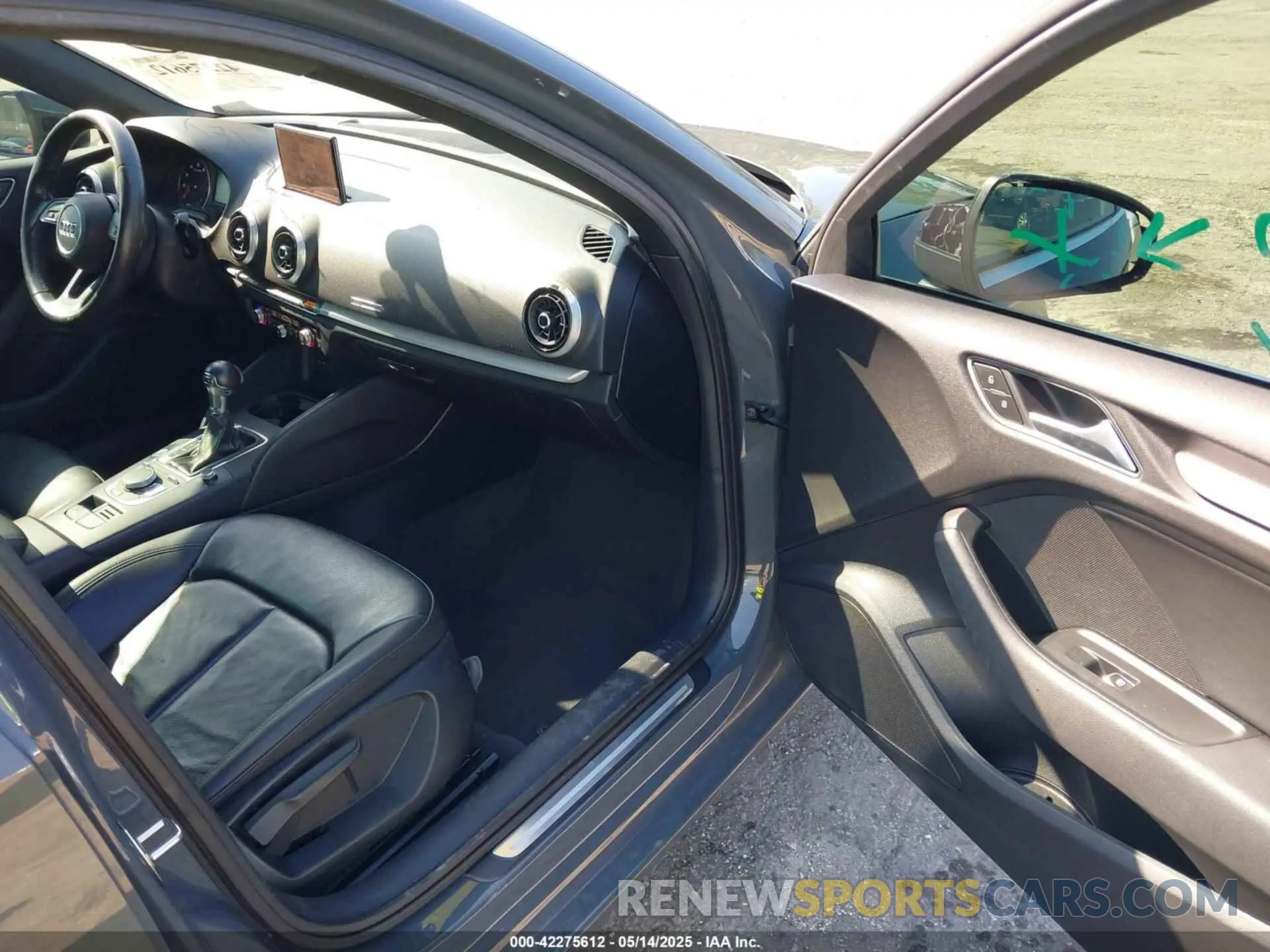 5 fotografías del automóvil dañado WAUAUGFF1K1014982 AUDI A3 2019