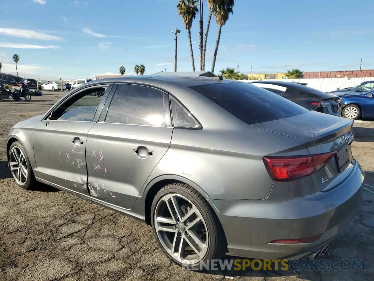 2 fotografías del automóvil dañado WAUAUGFF2KA088332 AUDI A3 2019