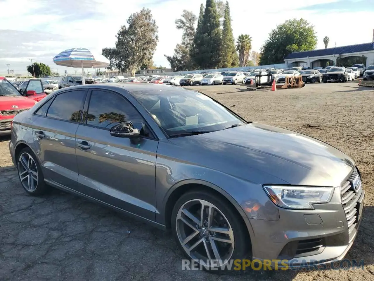 4 fotografías del automóvil dañado WAUAUGFF2KA088332 AUDI A3 2019