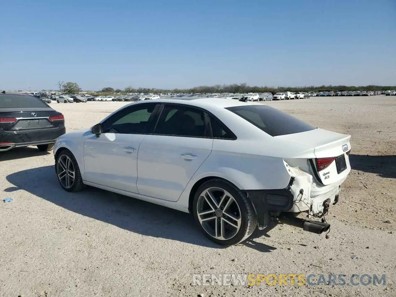 2 fotografías del automóvil dañado WAUAUGFF3KA118230 AUDI A3 2019