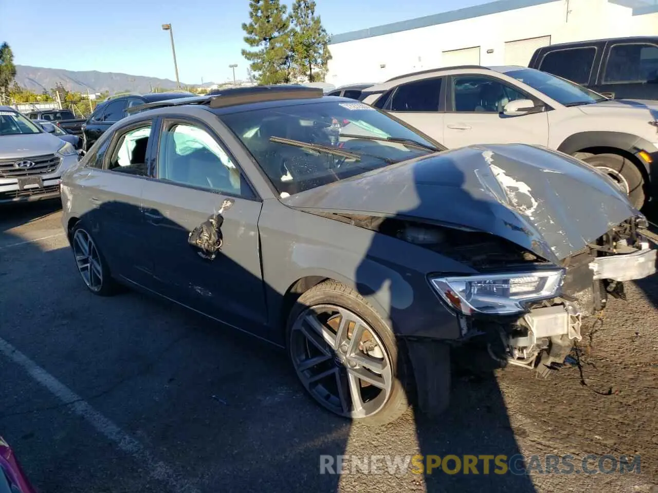4 fotografías del automóvil dañado WAUAUGFF4KA086954 AUDI A3 2019