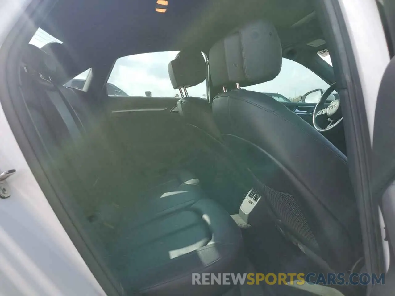 10 fotografías del automóvil dañado WAUAUGFF5KA078247 AUDI A3 2019