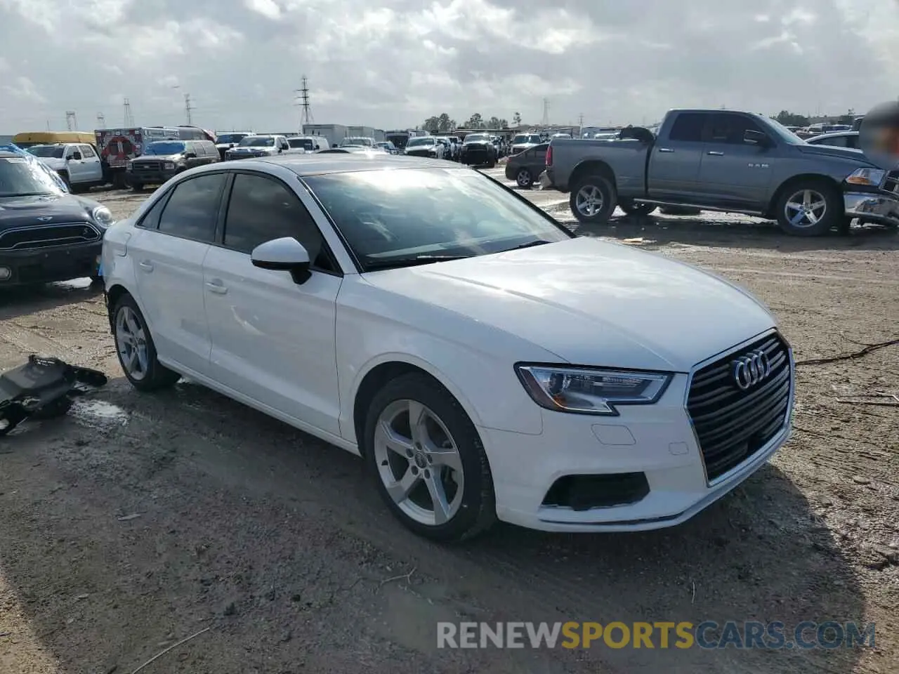 4 fotografías del automóvil dañado WAUAUGFF5KA078247 AUDI A3 2019