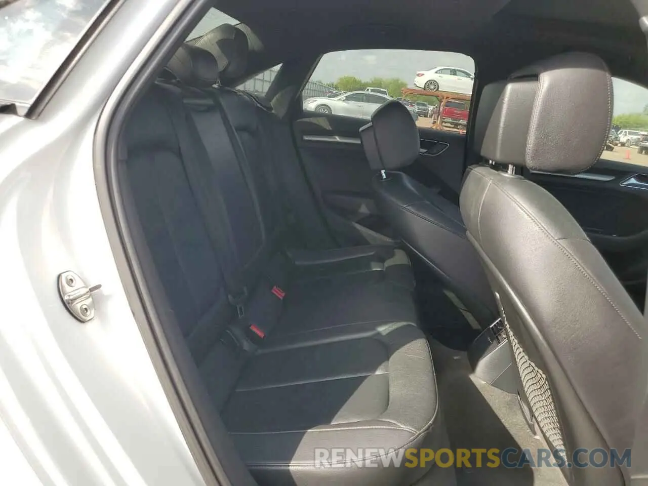 10 fotografías del automóvil dañado WAUAUGFF5KA106564 AUDI A3 2019