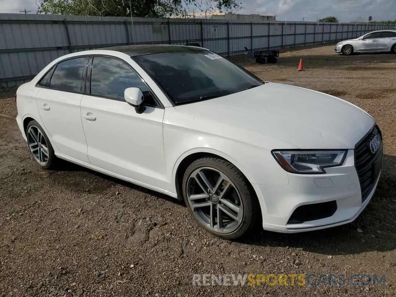 4 fotografías del automóvil dañado WAUAUGFF5KA106564 AUDI A3 2019