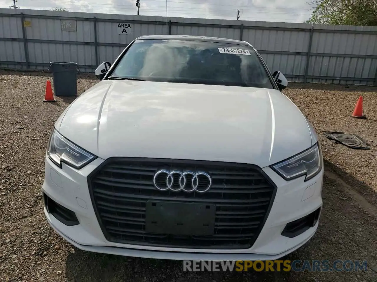 5 fotografías del automóvil dañado WAUAUGFF5KA106564 AUDI A3 2019