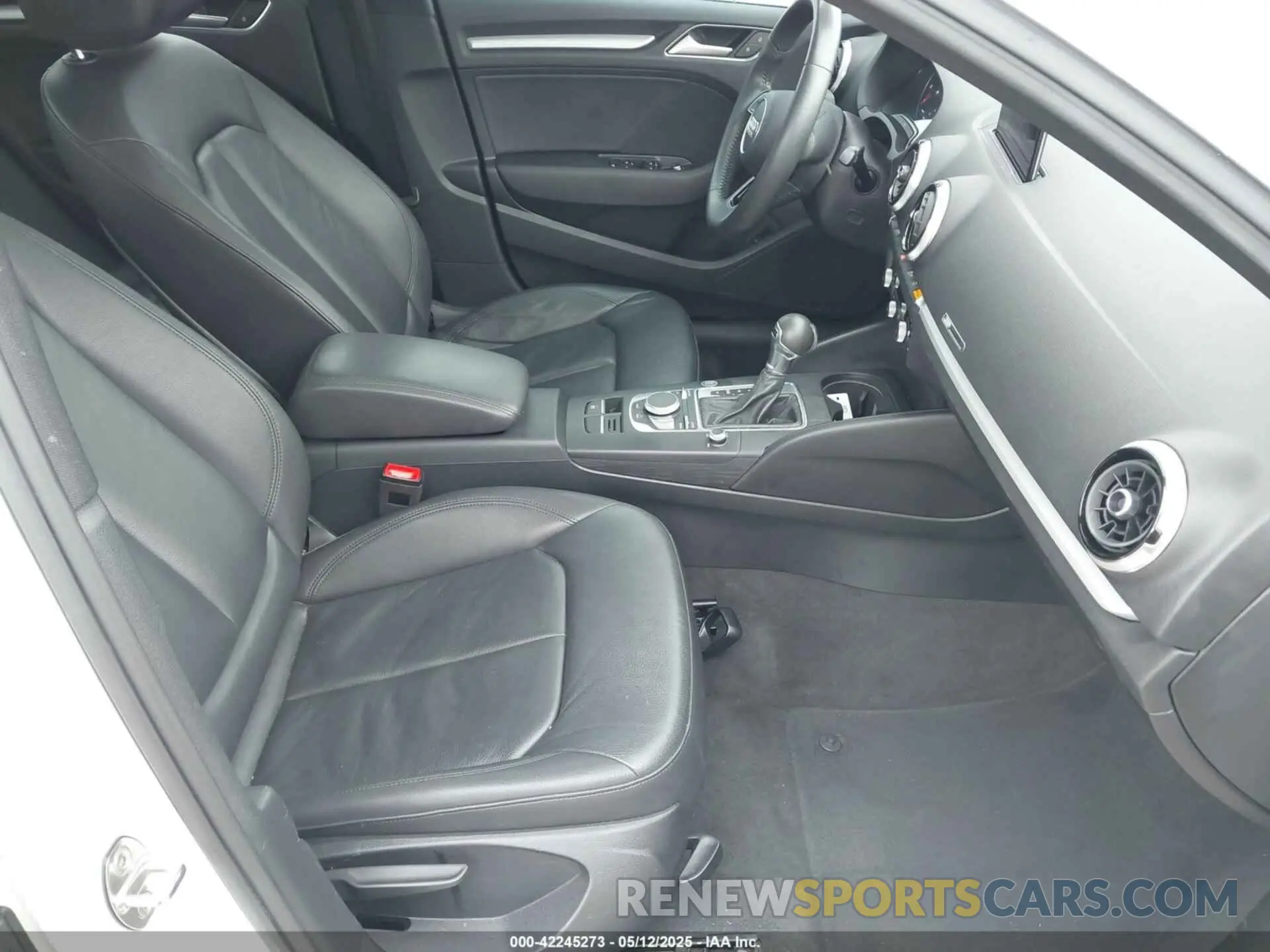 5 fotografías del automóvil dañado WAUAUGFF6K1010085 AUDI A3 2019