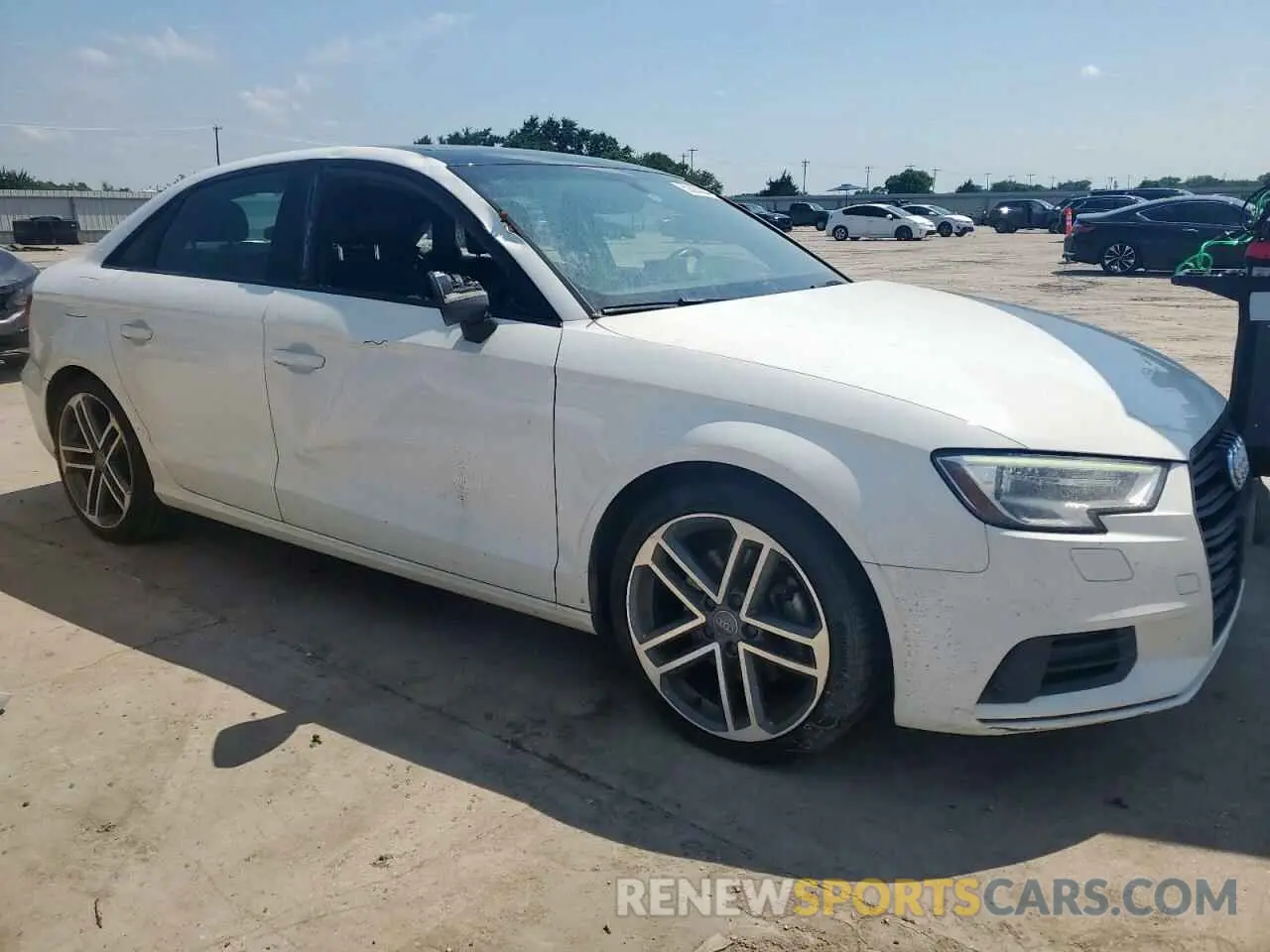 4 fotografías del automóvil dañado WAUAUGFF8KA102198 AUDI A3 2019