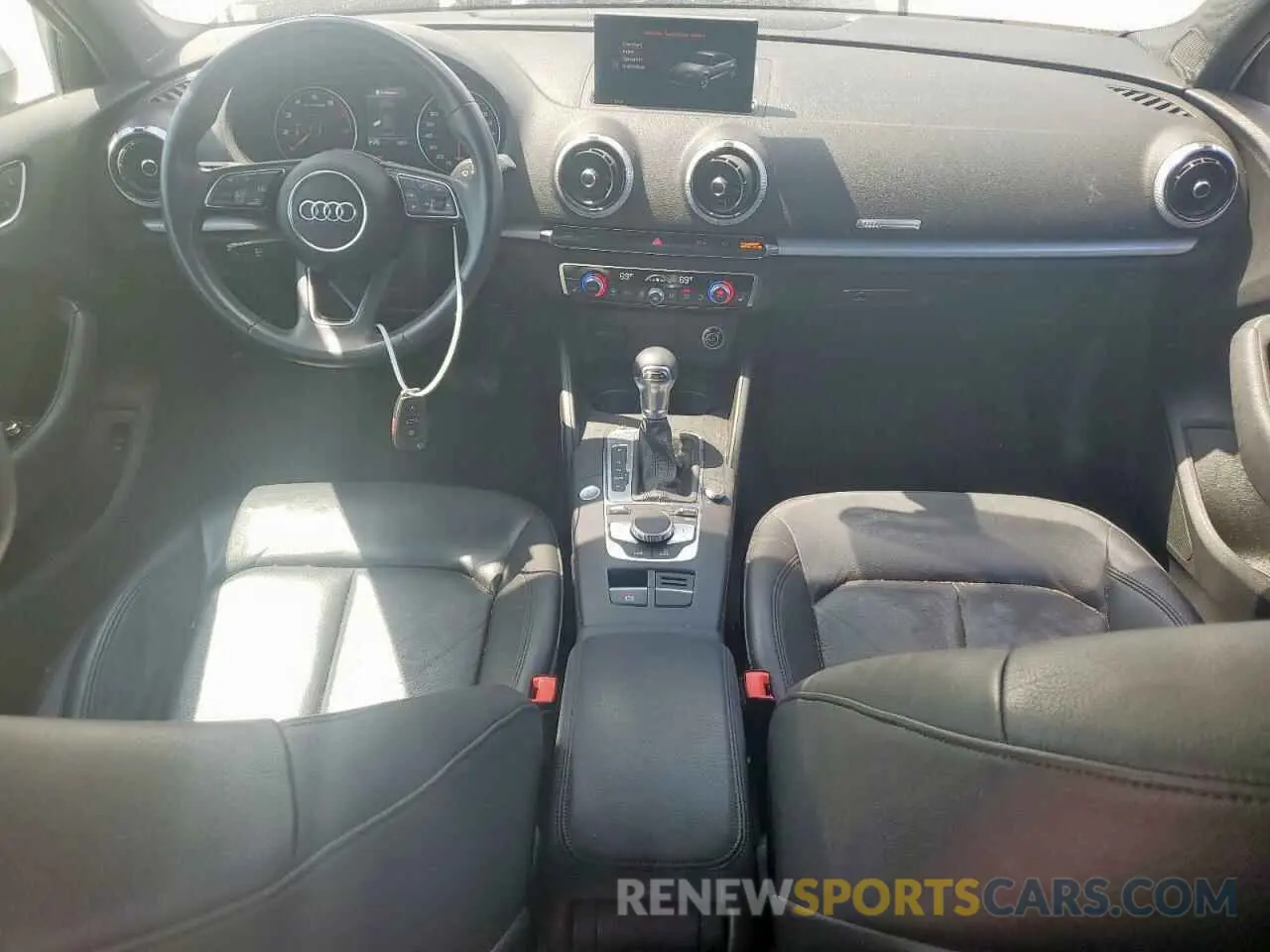 8 fotografías del automóvil dañado WAUAUGFF8KA102198 AUDI A3 2019
