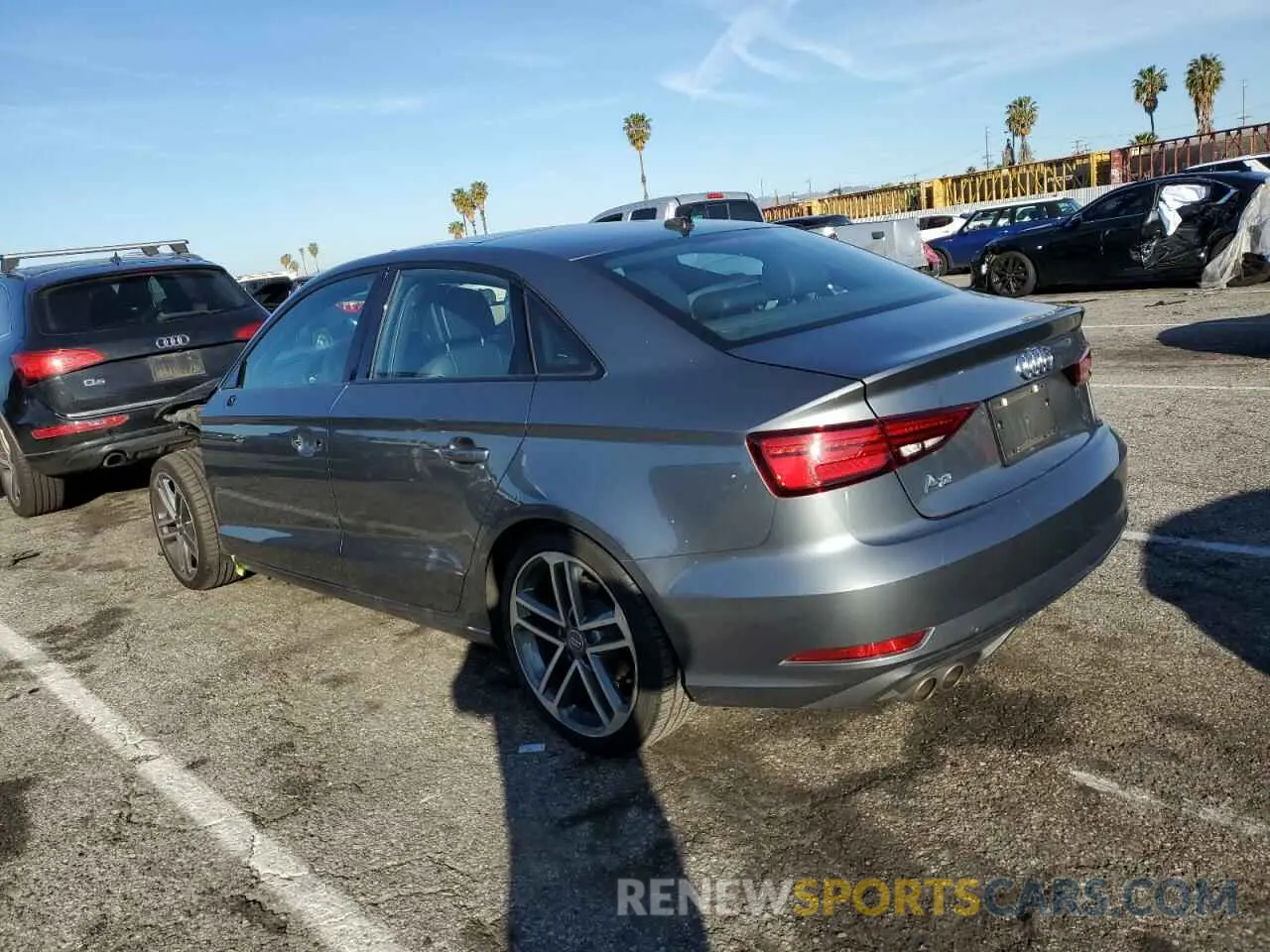 2 fotografías del automóvil dañado WAUAUGFFXKA086201 AUDI A3 2019