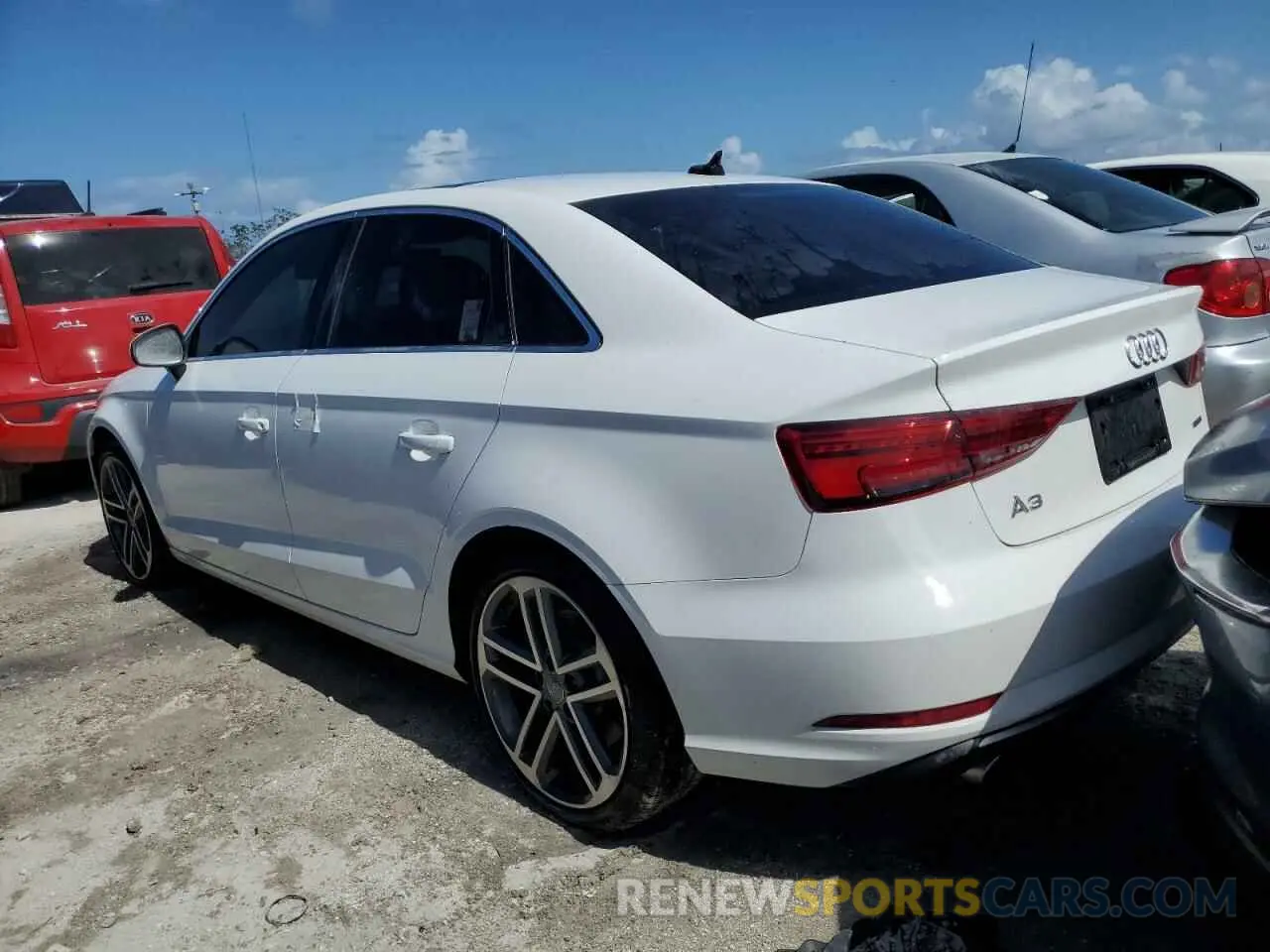 2 fotografías del automóvil dañado WAUBEGFF3K1028335 AUDI A3 2019