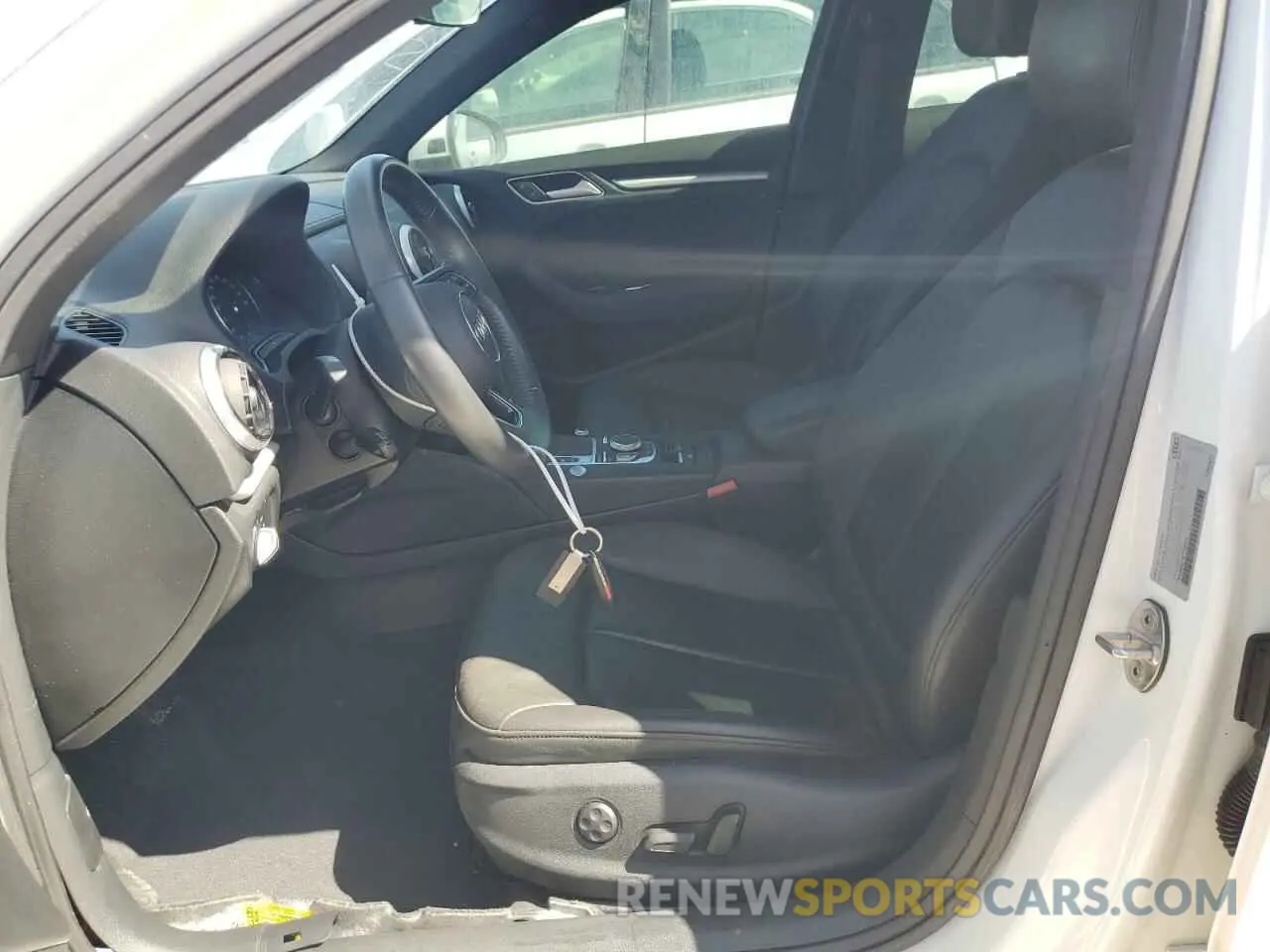 7 fotografías del automóvil dañado WAUBEGFF3K1028335 AUDI A3 2019