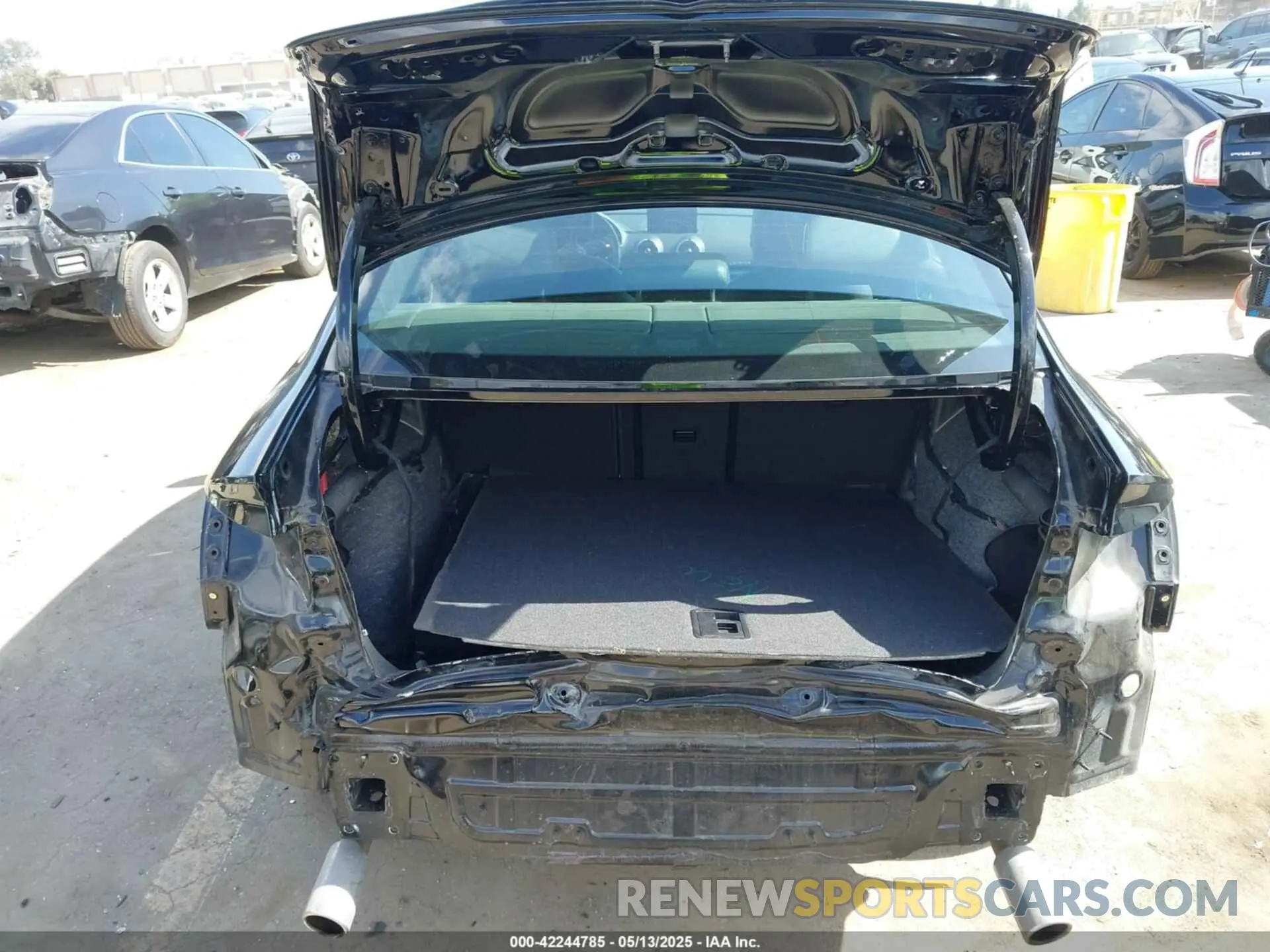17 fotografías del automóvil dañado WAUBEGFF5KA091324 AUDI A3 2019