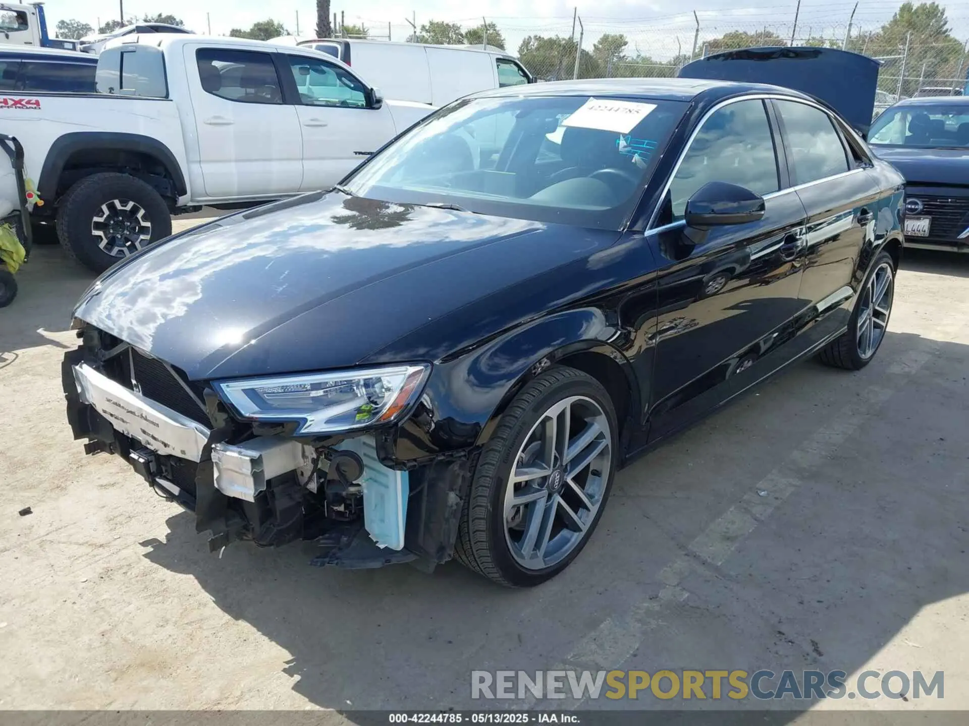2 fotografías del automóvil dañado WAUBEGFF5KA091324 AUDI A3 2019