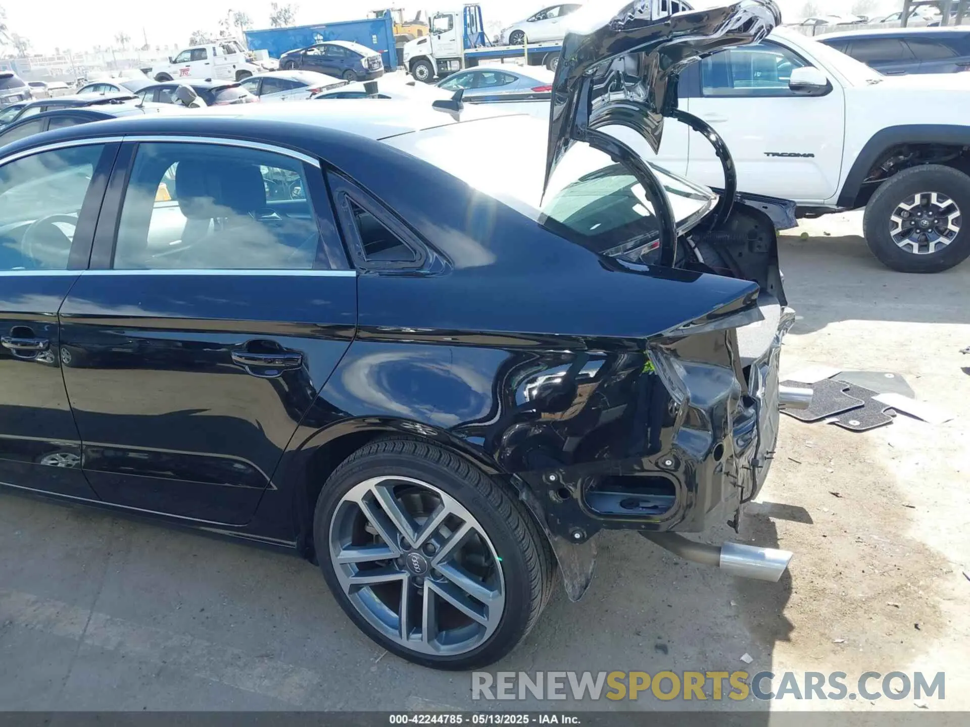 20 fotografías del automóvil dañado WAUBEGFF5KA091324 AUDI A3 2019