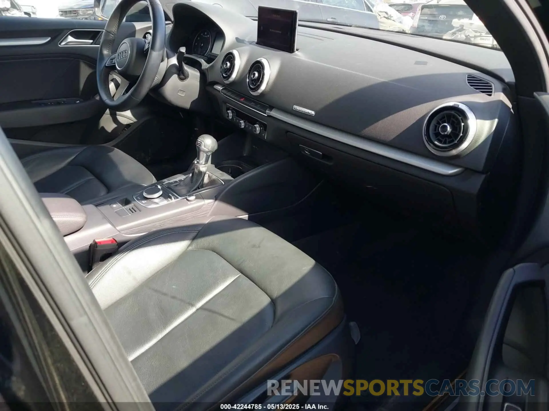 5 fotografías del automóvil dañado WAUBEGFF5KA091324 AUDI A3 2019