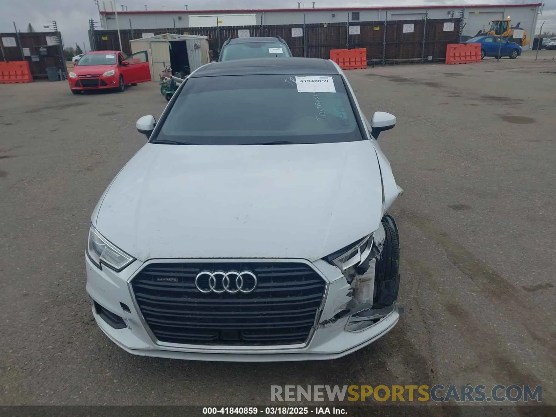 11 fotografías del automóvil dañado WAUBEGFF8KA113719 AUDI A3 2019
