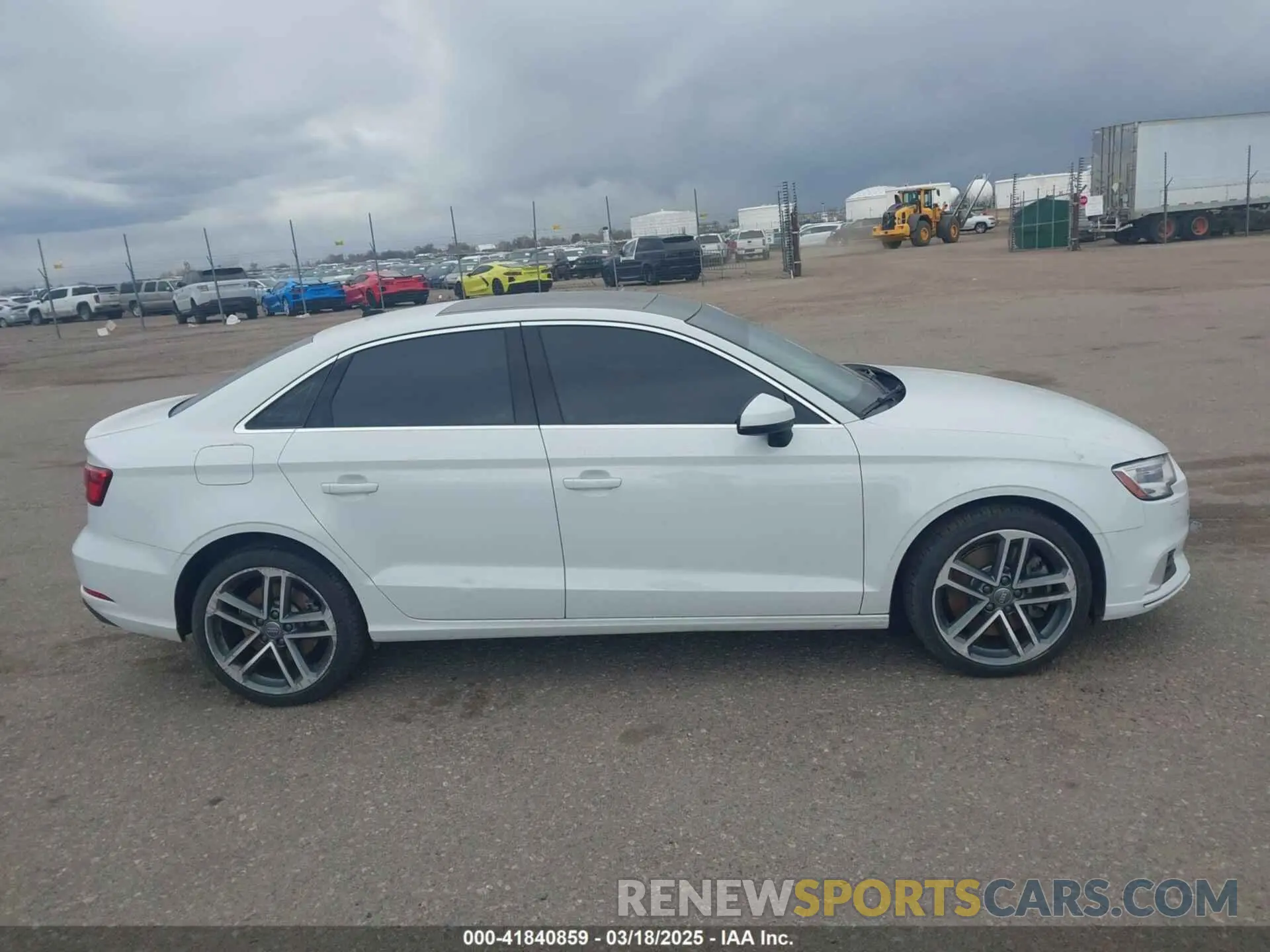 12 fotografías del automóvil dañado WAUBEGFF8KA113719 AUDI A3 2019