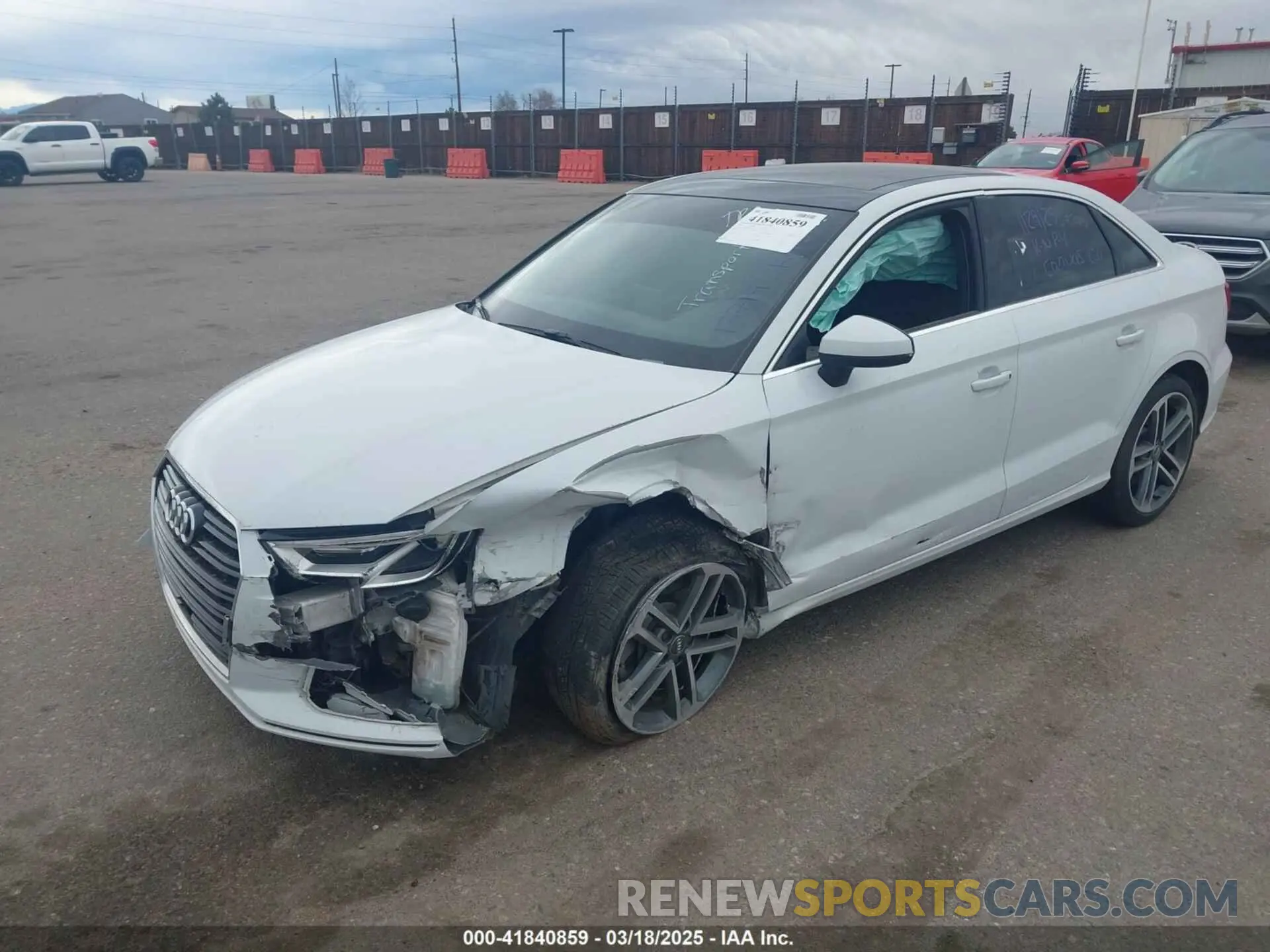 2 fotografías del automóvil dañado WAUBEGFF8KA113719 AUDI A3 2019