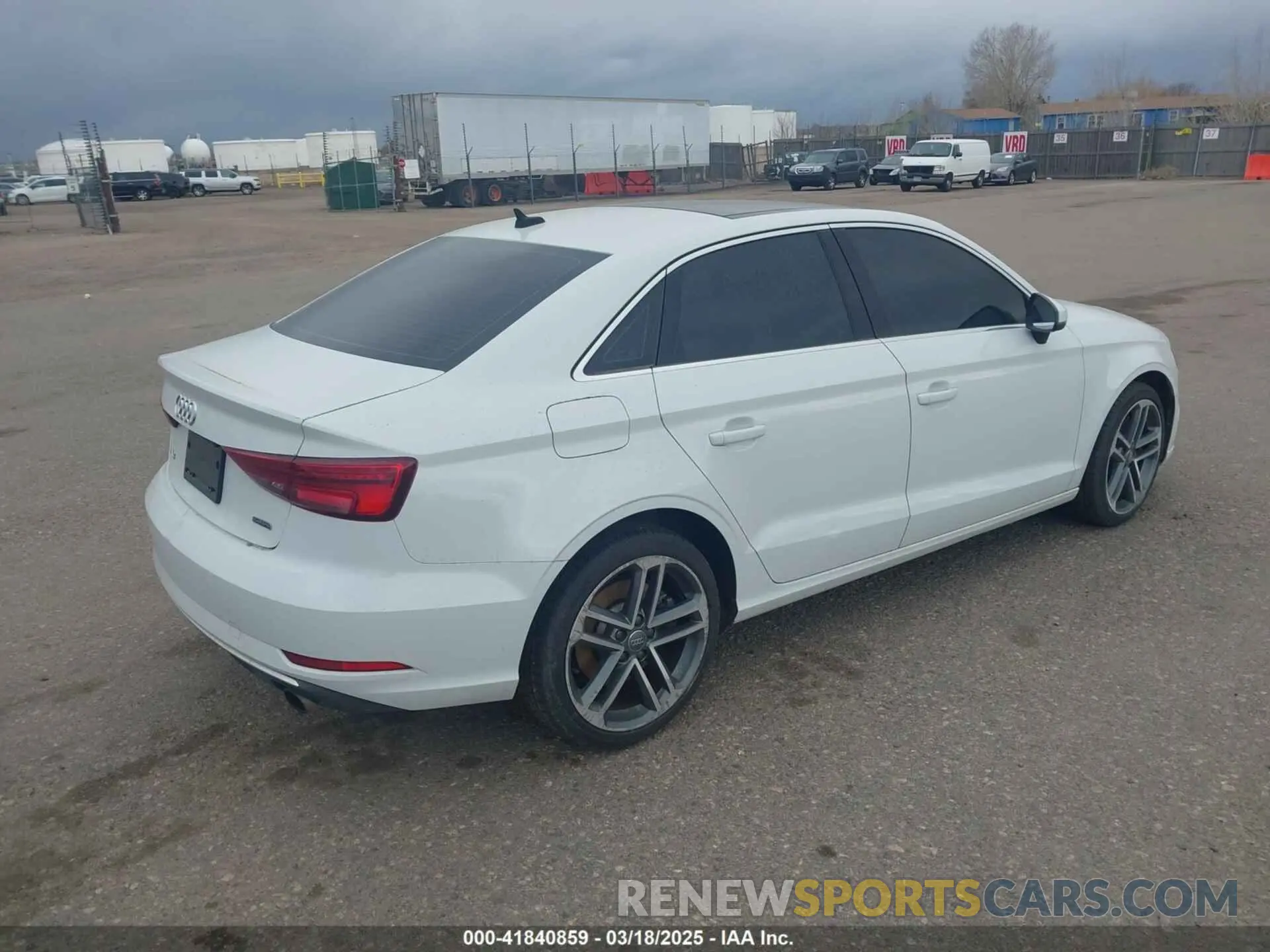 4 fotografías del automóvil dañado WAUBEGFF8KA113719 AUDI A3 2019