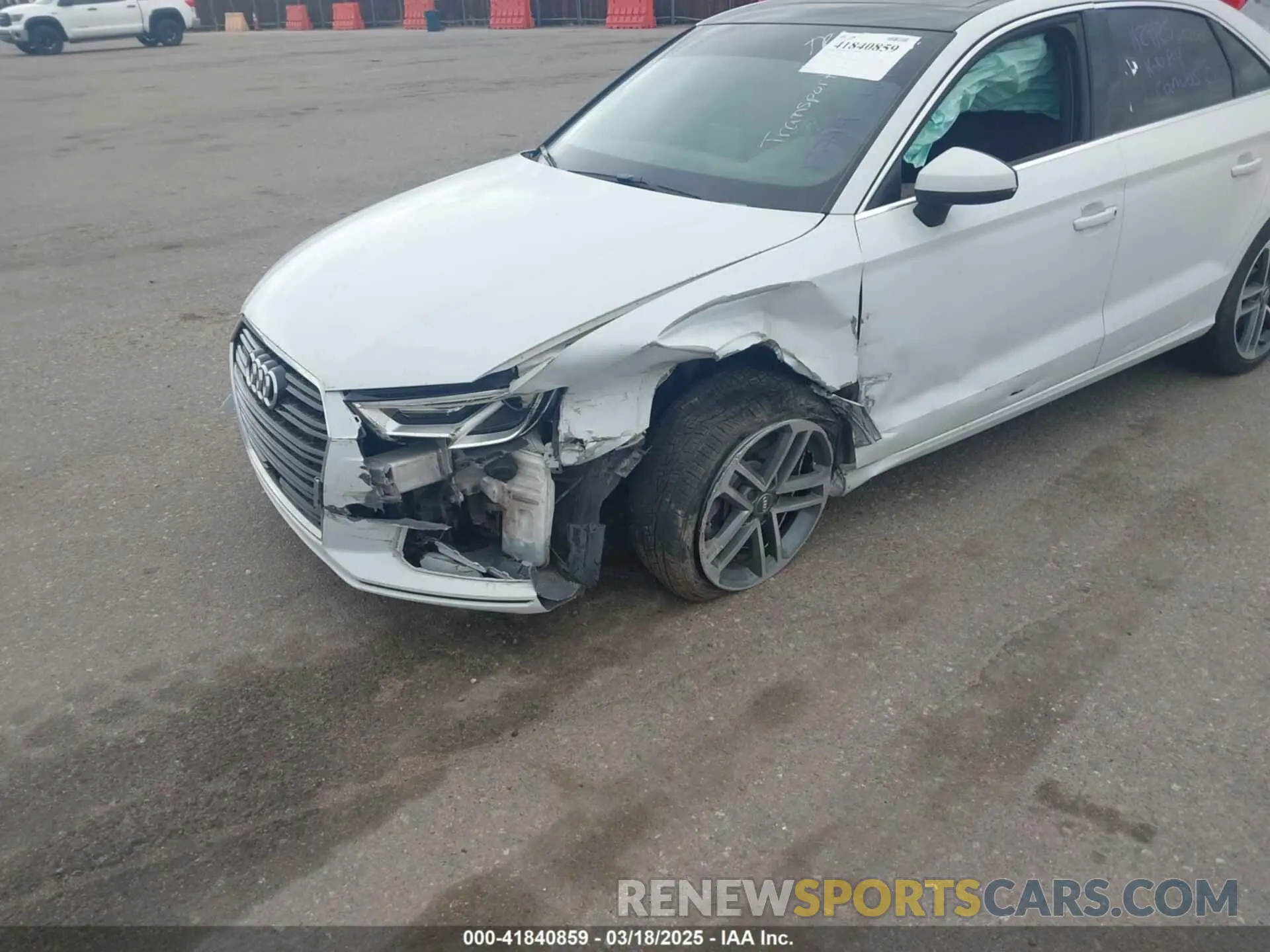 6 fotografías del automóvil dañado WAUBEGFF8KA113719 AUDI A3 2019