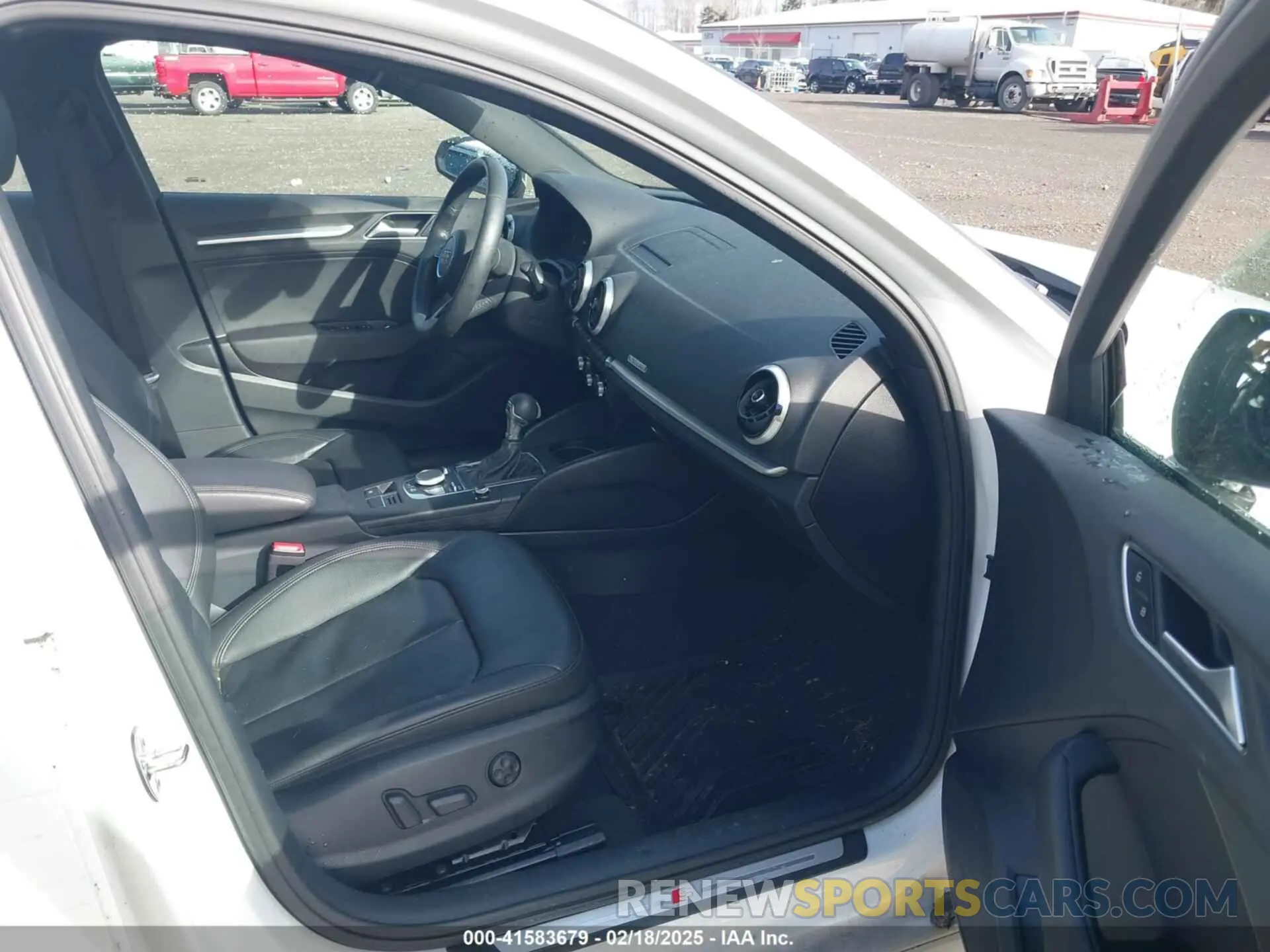 5 fotografías del automóvil dañado WAUJEGFF0KA092795 AUDI A3 2019