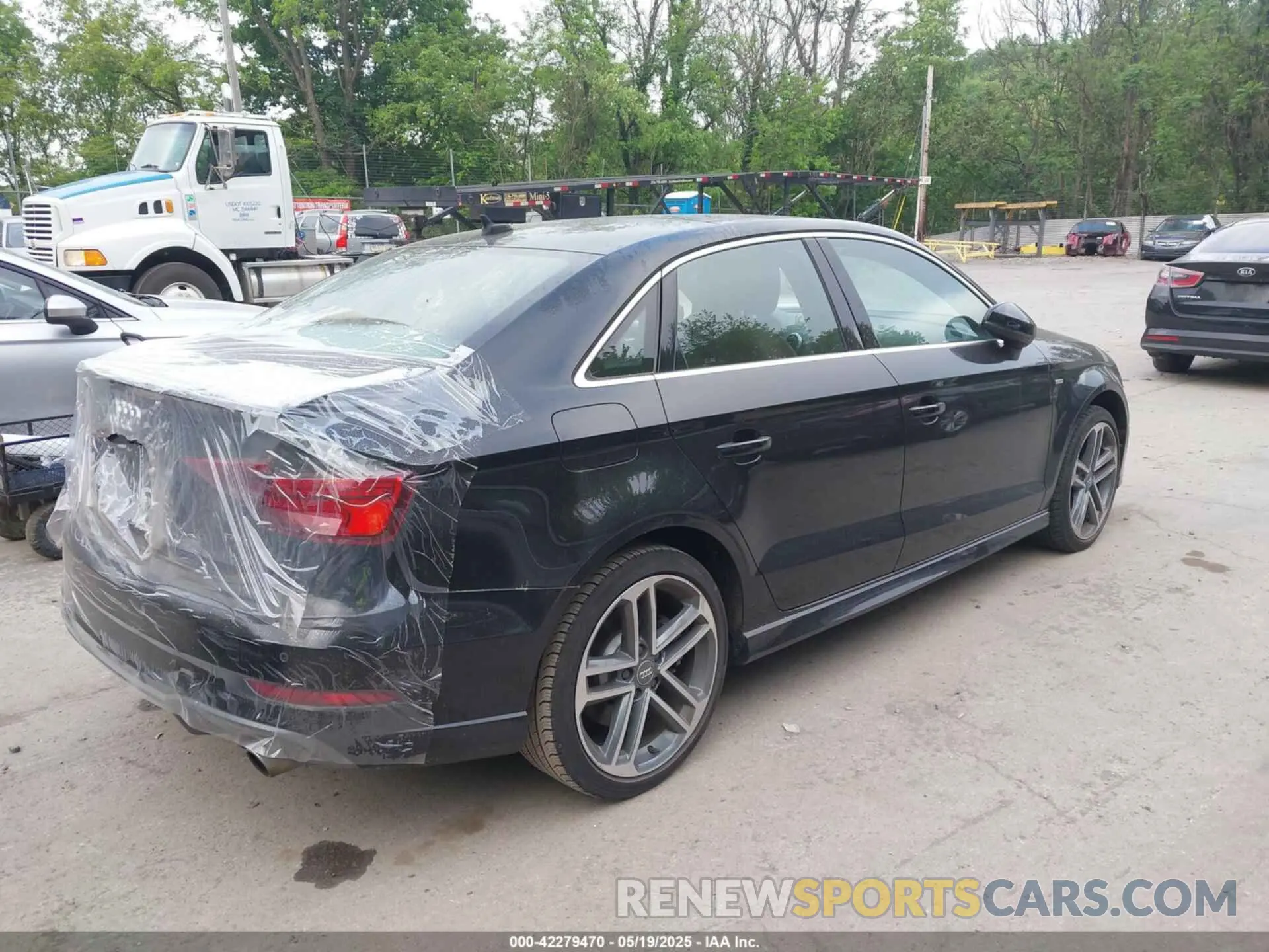 4 fotografías del automóvil dañado WAUJEGFF6K1017339 AUDI A3 2019