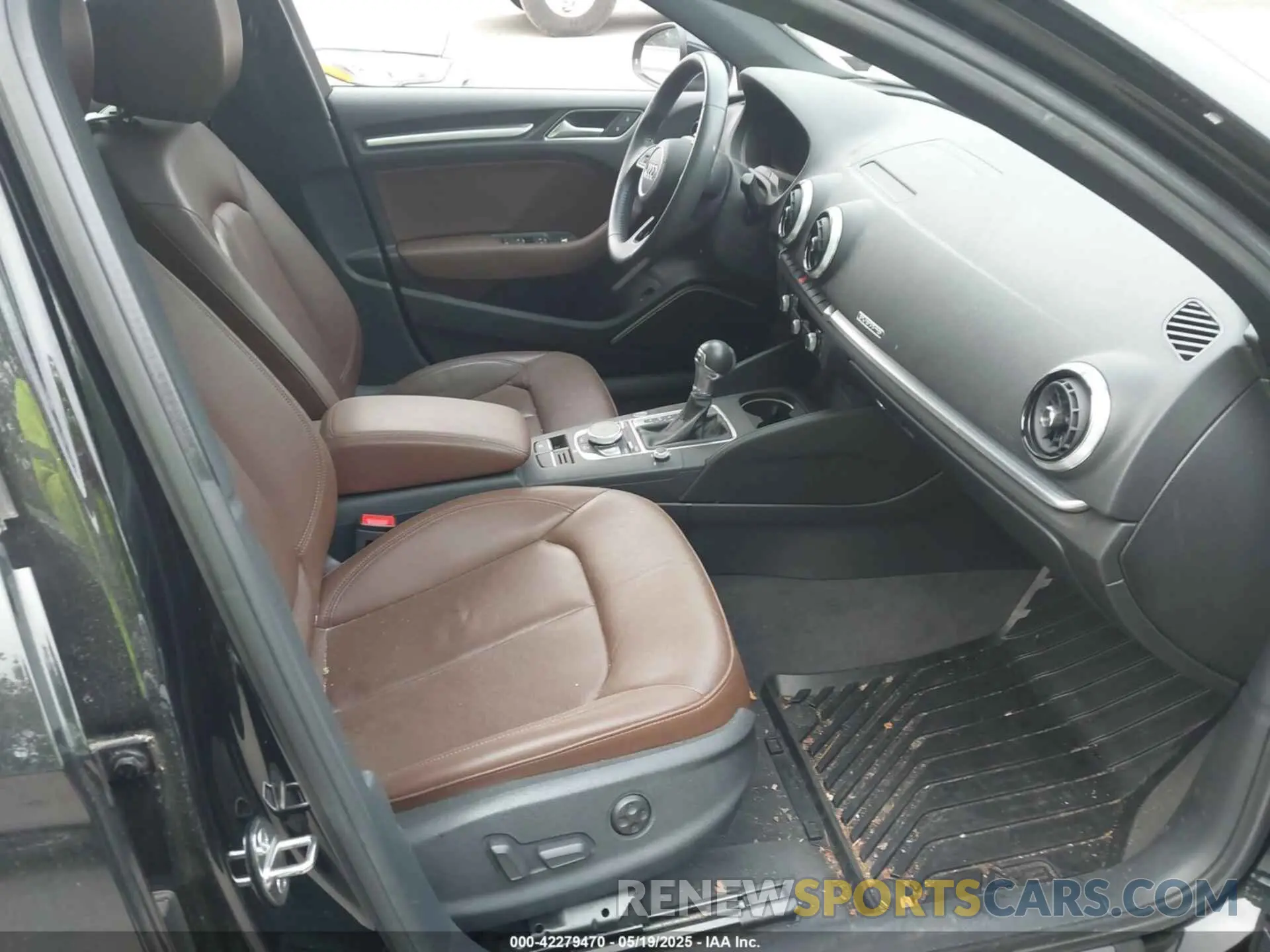 5 fotografías del automóvil dañado WAUJEGFF6K1017339 AUDI A3 2019