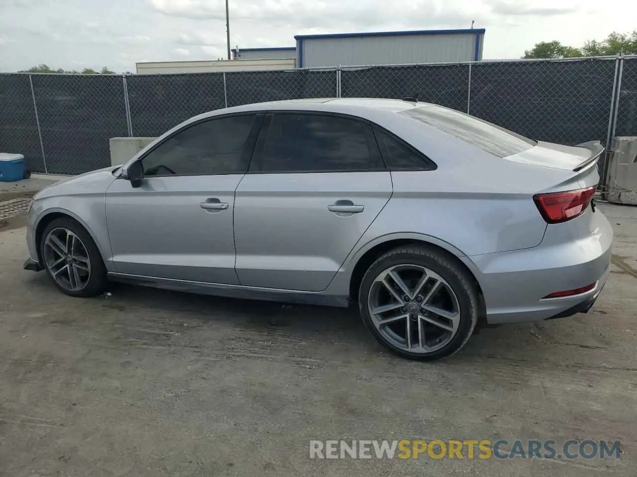 2 fotografías del automóvil dañado WAUAUGFF0LA053273 AUDI A3 2020