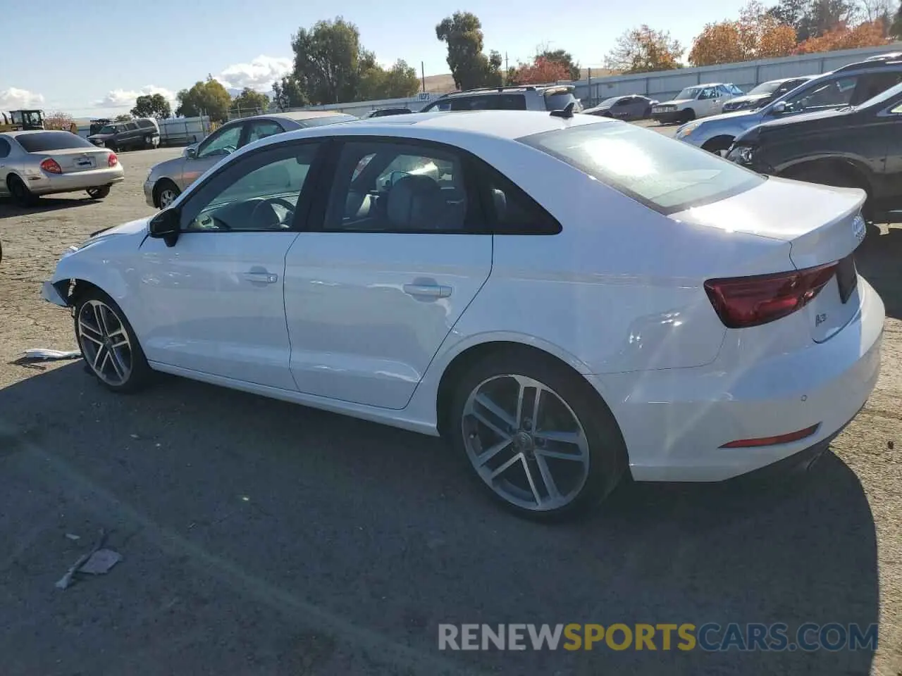 2 fotografías del automóvil dañado WAUAUGFF0LA097175 AUDI A3 2020