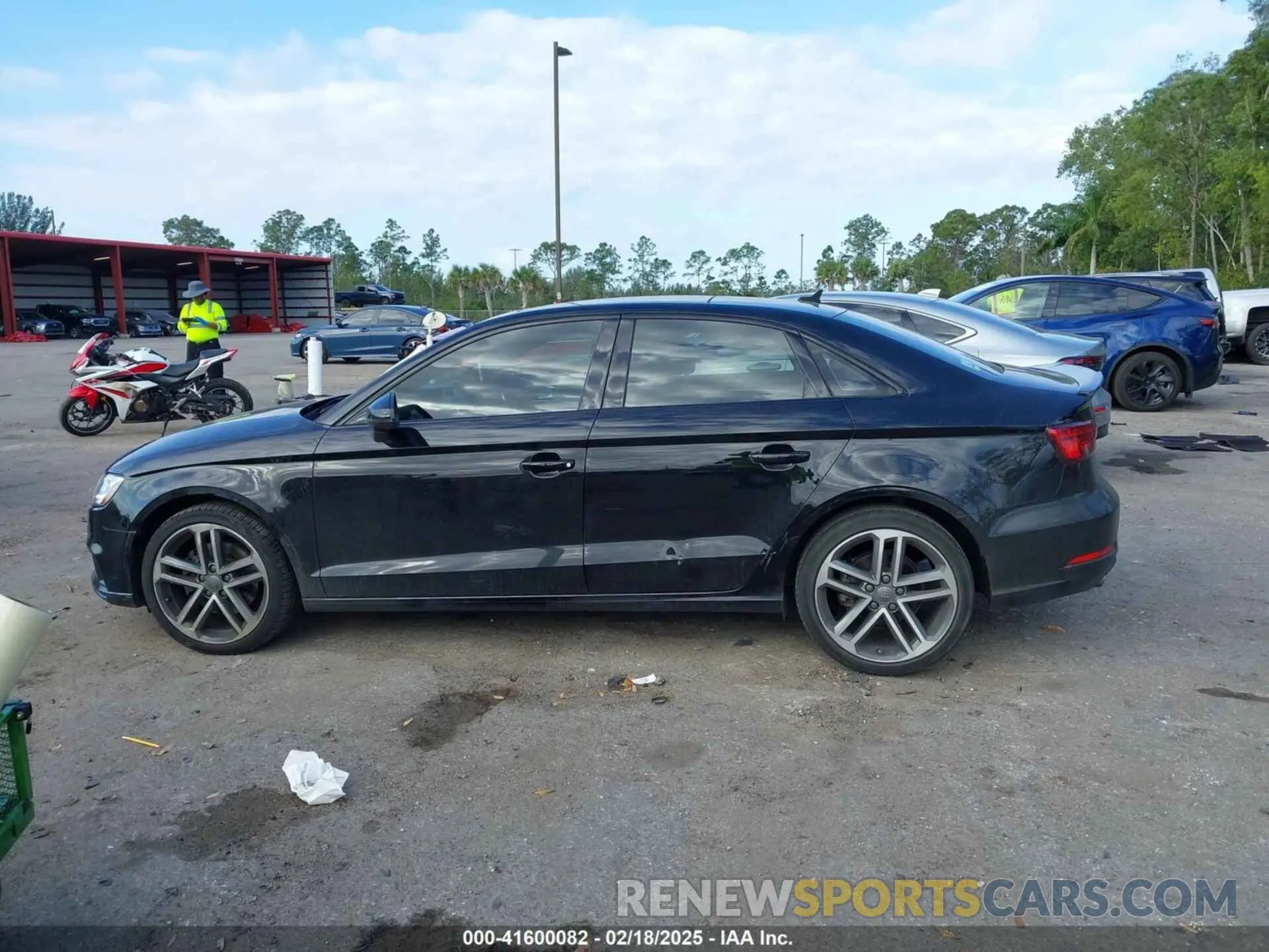 15 fotografías del automóvil dañado WAUAUGFF1LA032822 AUDI A3 2020