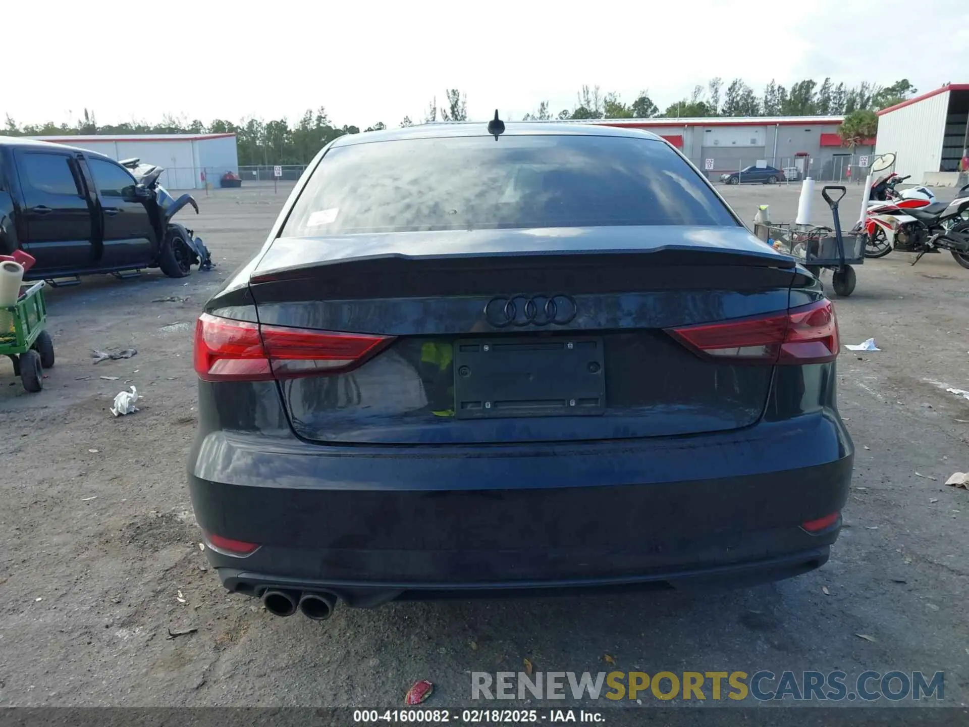 17 fotografías del automóvil dañado WAUAUGFF1LA032822 AUDI A3 2020