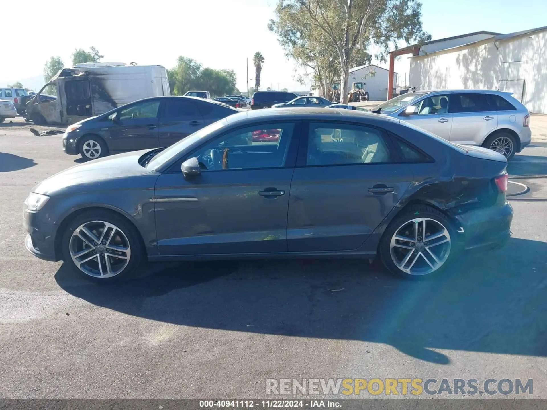 15 fotografías del automóvil dañado WAUAUGFF1LA102691 AUDI A3 2020