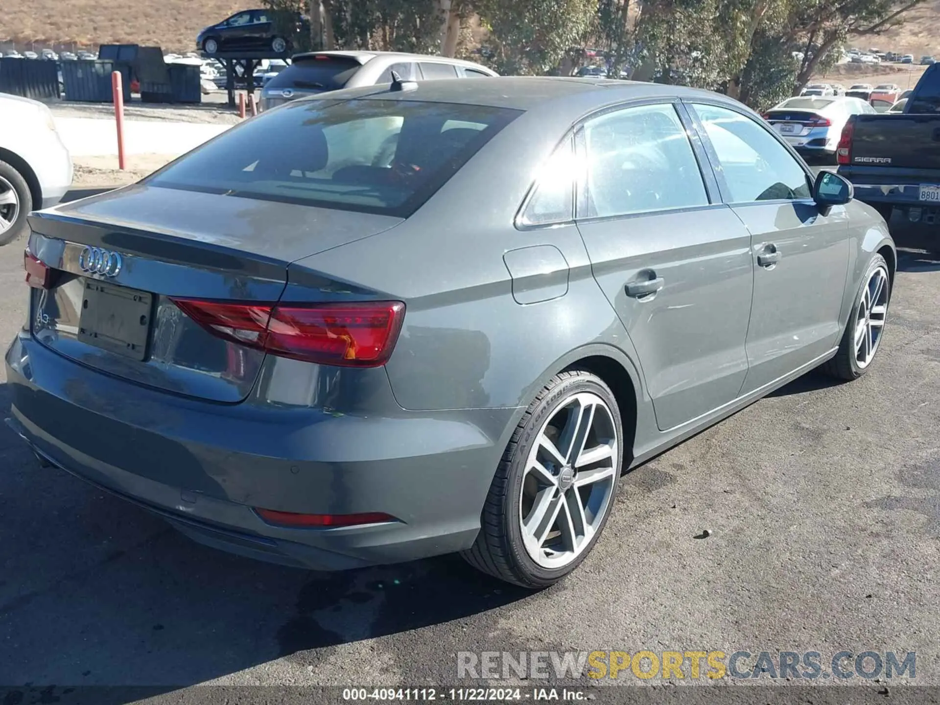 4 fotografías del automóvil dañado WAUAUGFF1LA102691 AUDI A3 2020