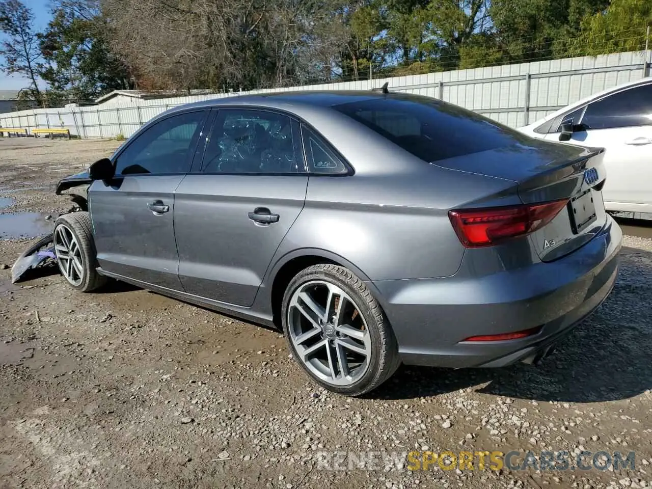 2 fotografías del automóvil dañado WAUAUGFF1LA104795 AUDI A3 2020