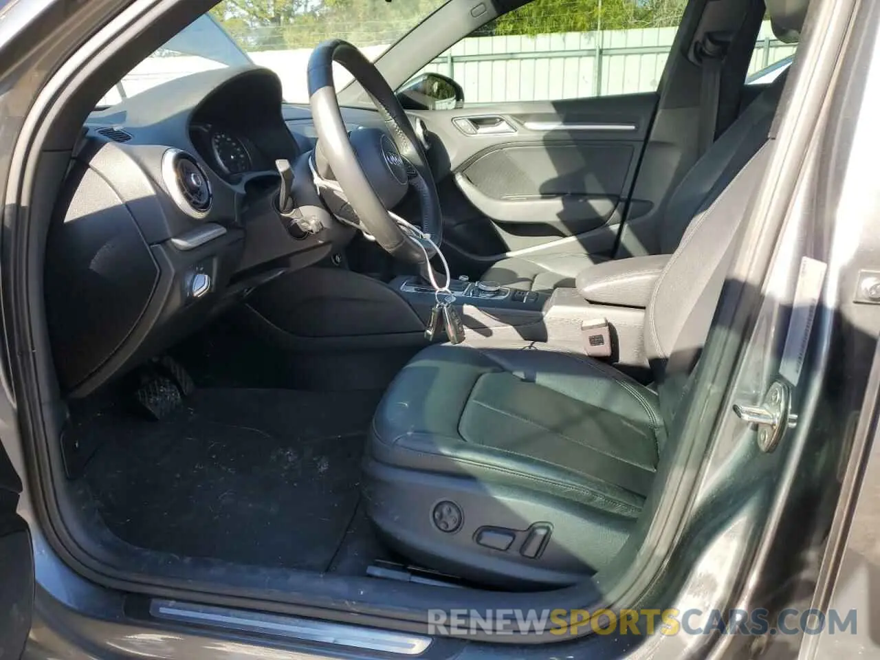 7 fotografías del automóvil dañado WAUAUGFF1LA104795 AUDI A3 2020