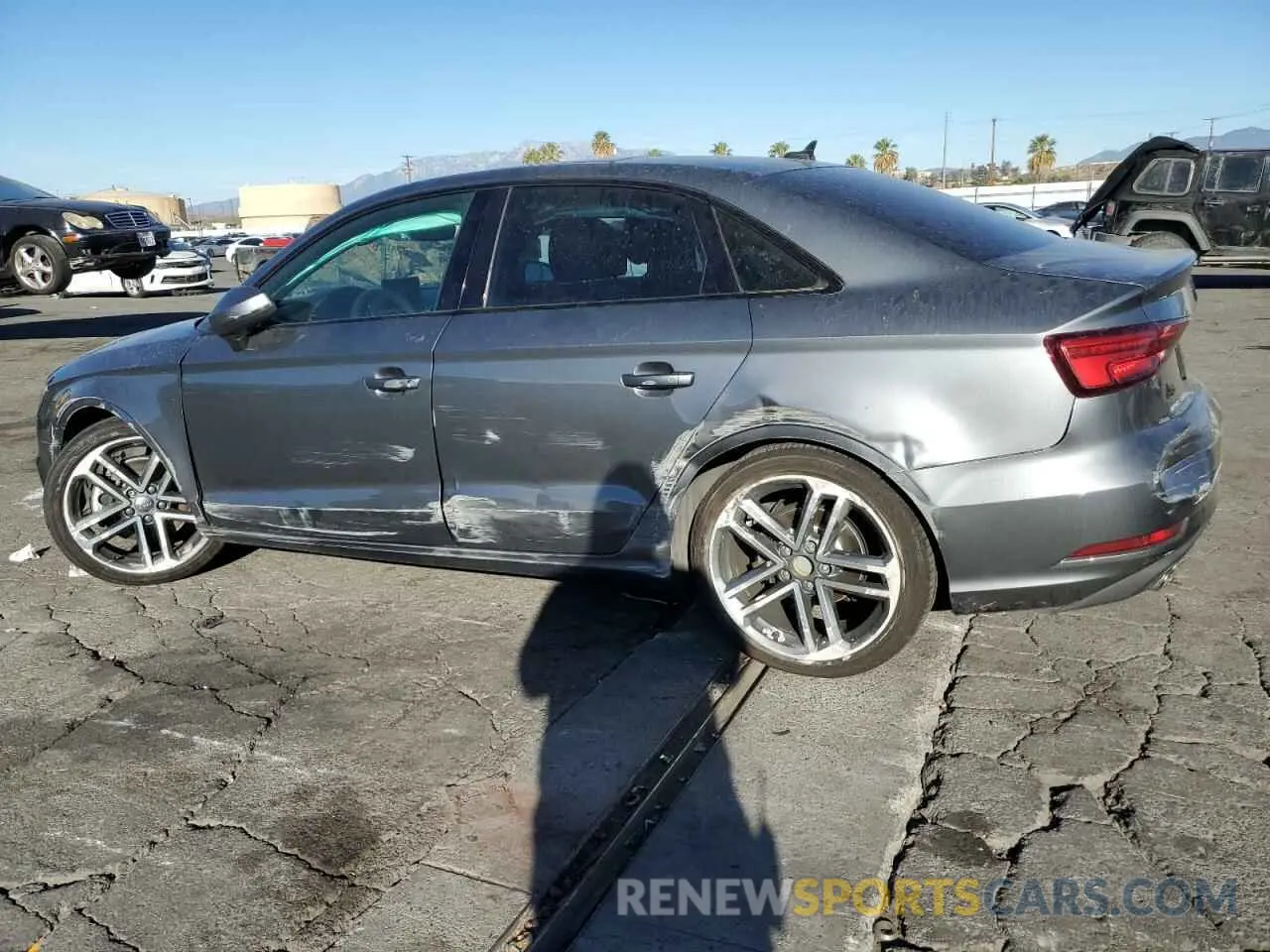 2 fotografías del automóvil dañado WAUAUGFF1LA104862 AUDI A3 2020